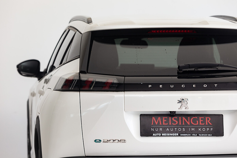 Peugeot e-2008 50kWh Allure Pack — photo 3