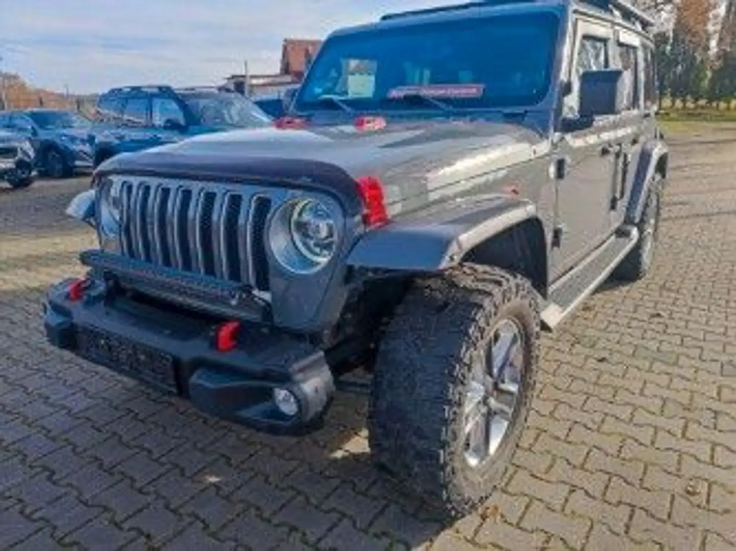 Jeep Wrangler Sahara Grau - 1