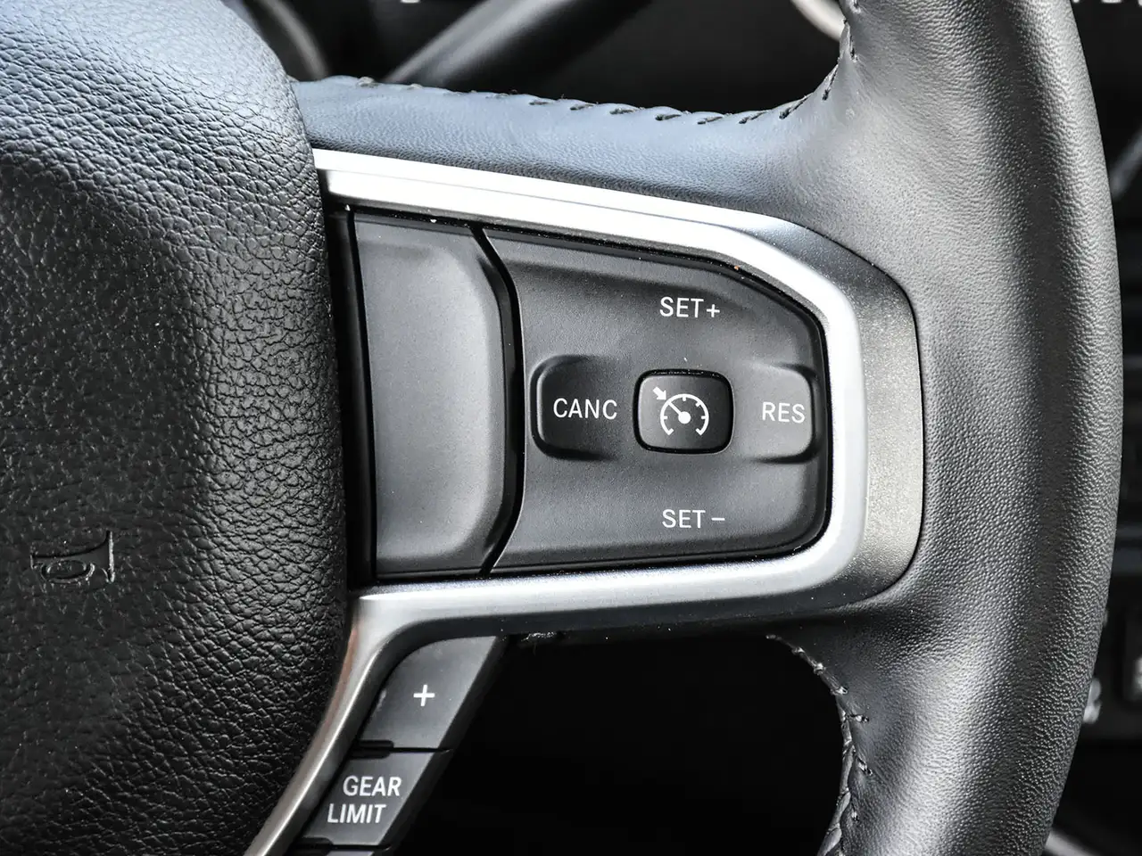 RAM 2500 снимка RAM 2500