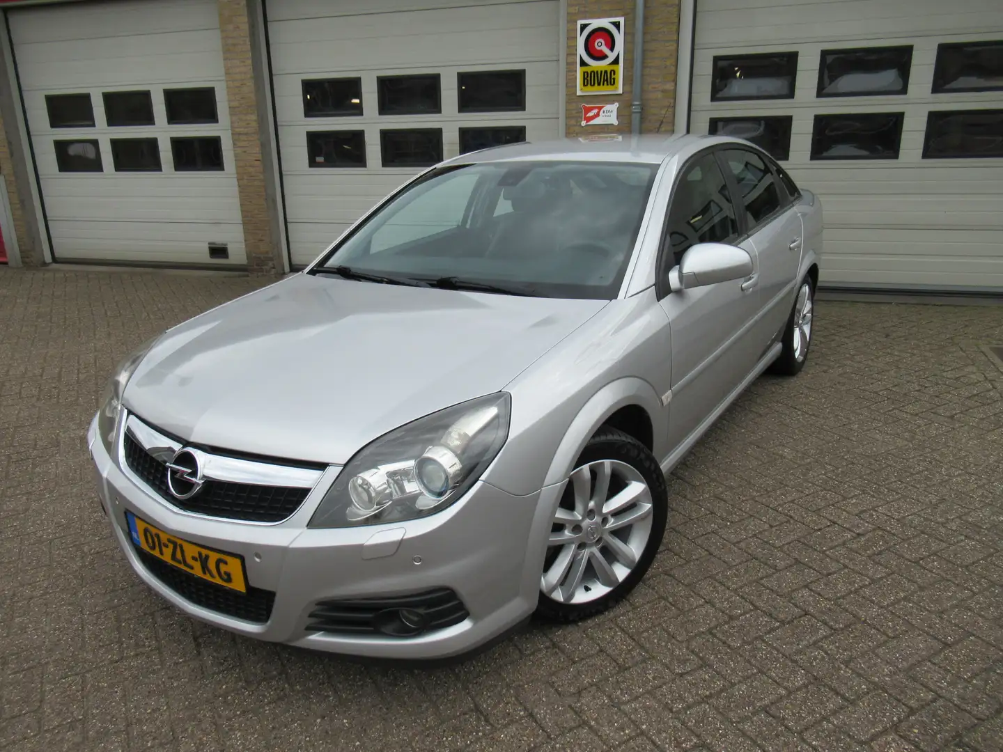 Opel Vectra GTS 1.8-16V Temptation Excellence Gris - 1