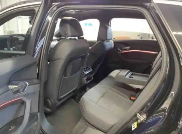 Audi E-Tron view 10
