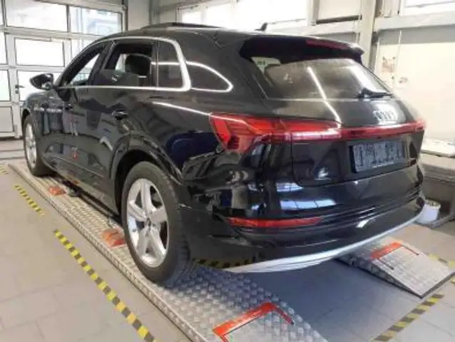 Audi E-Tron view 5