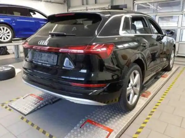 Audi E-Tron view 6