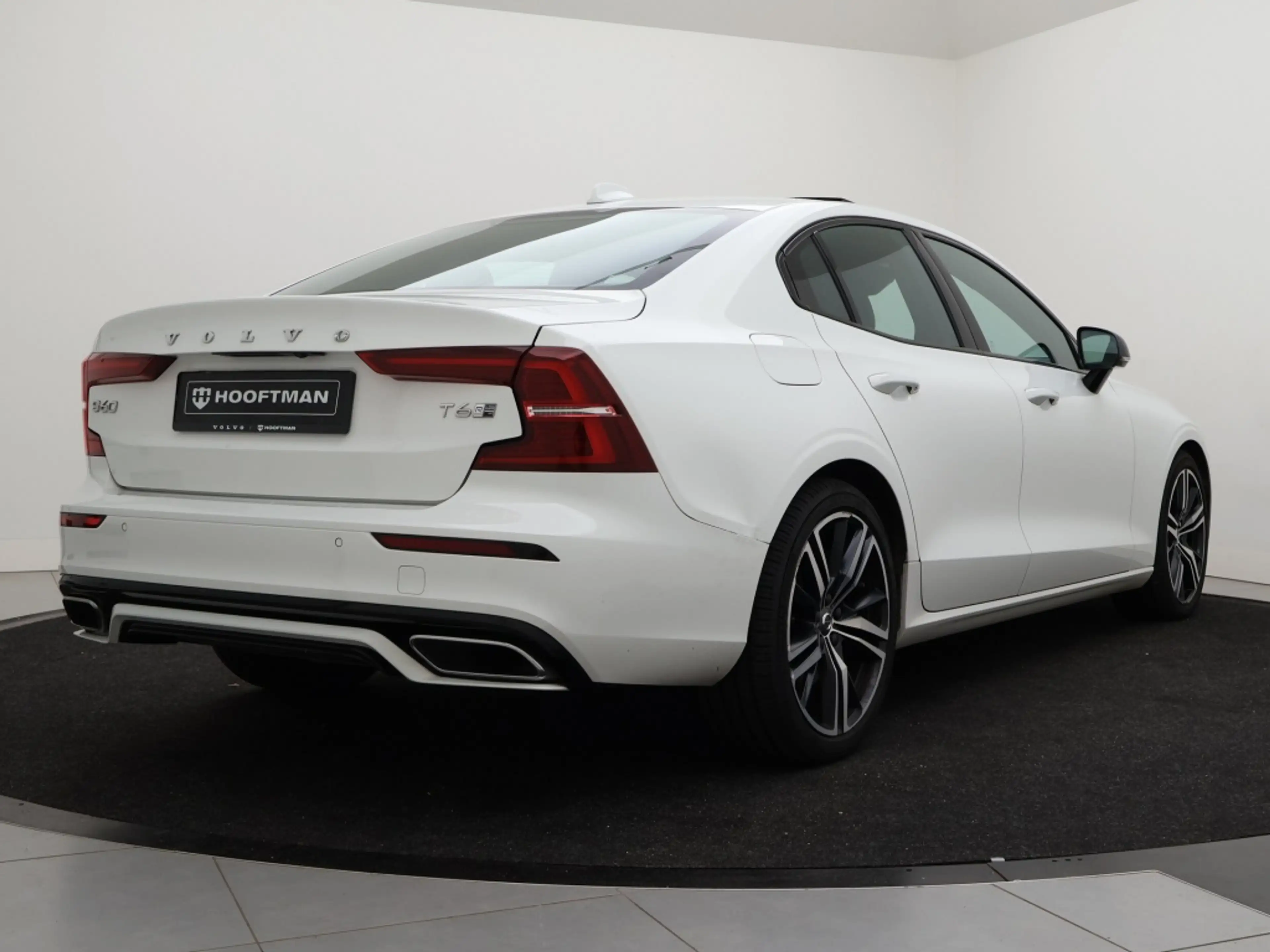 Volvo S60 T6 PLUG-IN HYBRID R-DESIGN SCHUIFDAK CAMERA HARMAN — photo 4