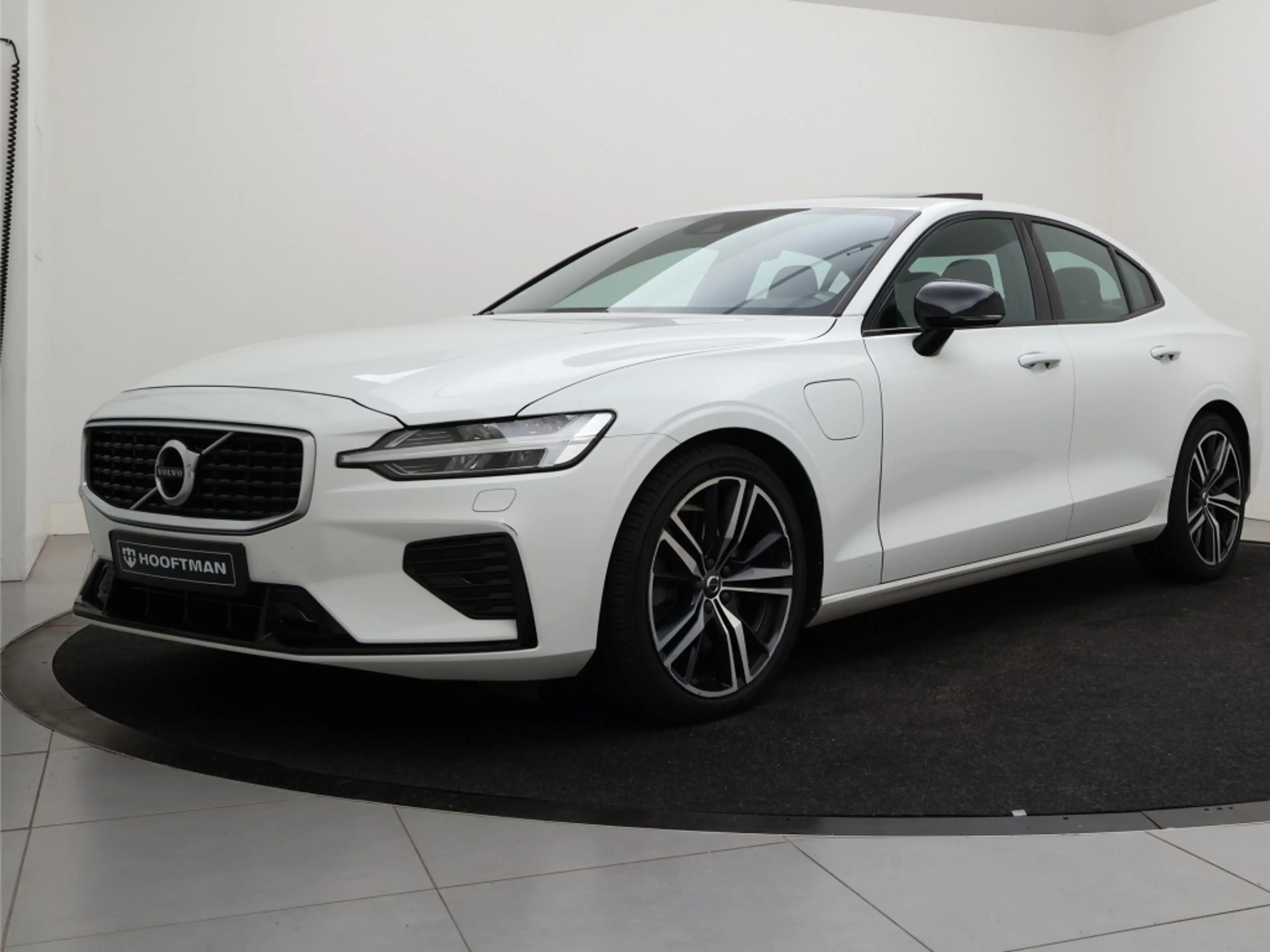Volvo S60 T6 PLUG-IN HYBRID R-DESIGN SCHUIFDAK CAMERA HARMAN — photo 2