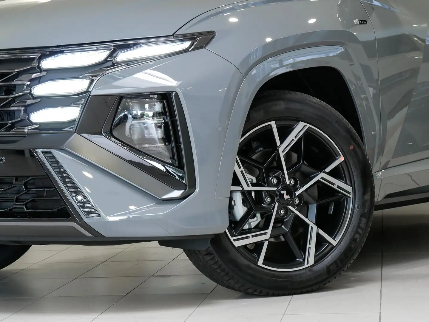 Hyundai TUCSON Facelift 1.6 T-GDI DCT N-Line Panorama Grau - 2