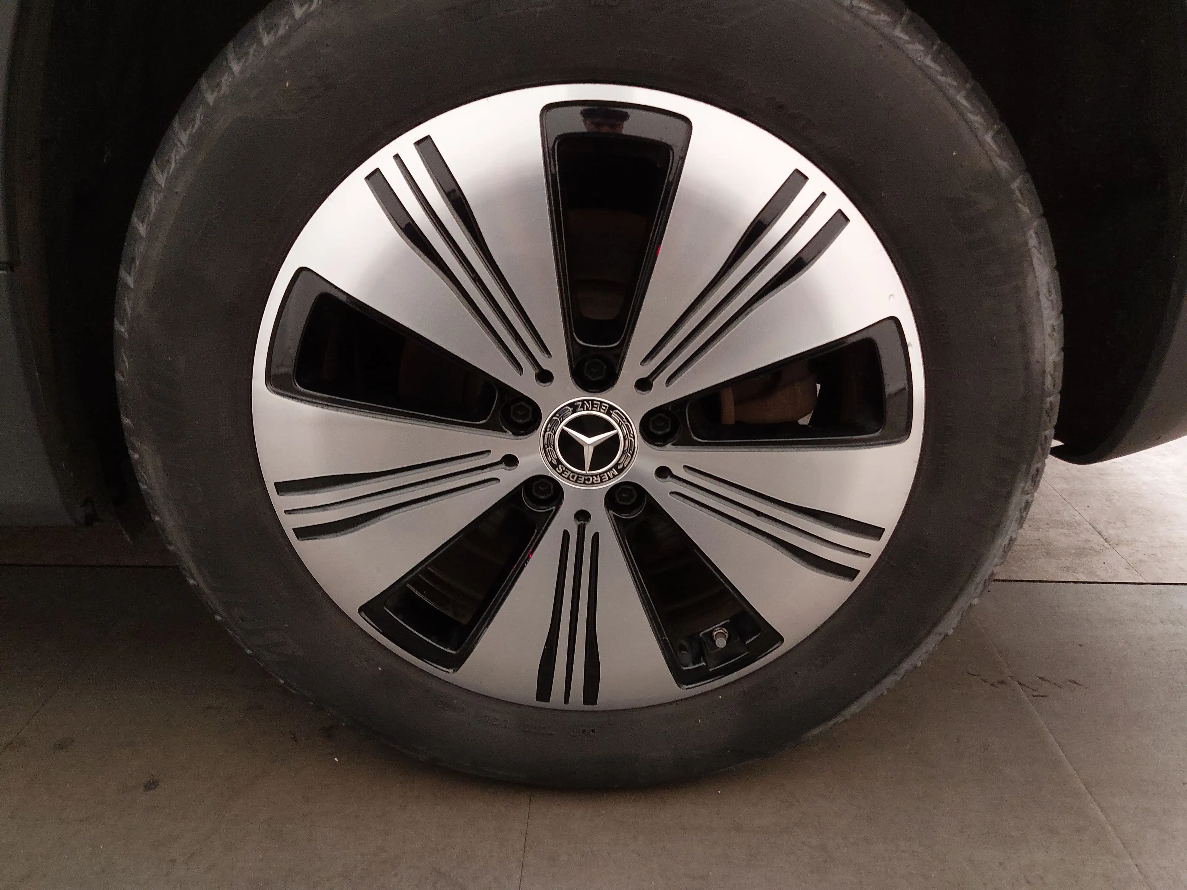Mercedes-Benz EQB 300 Progressive 7-Sitze T-Leder Navi LED — photo 8
