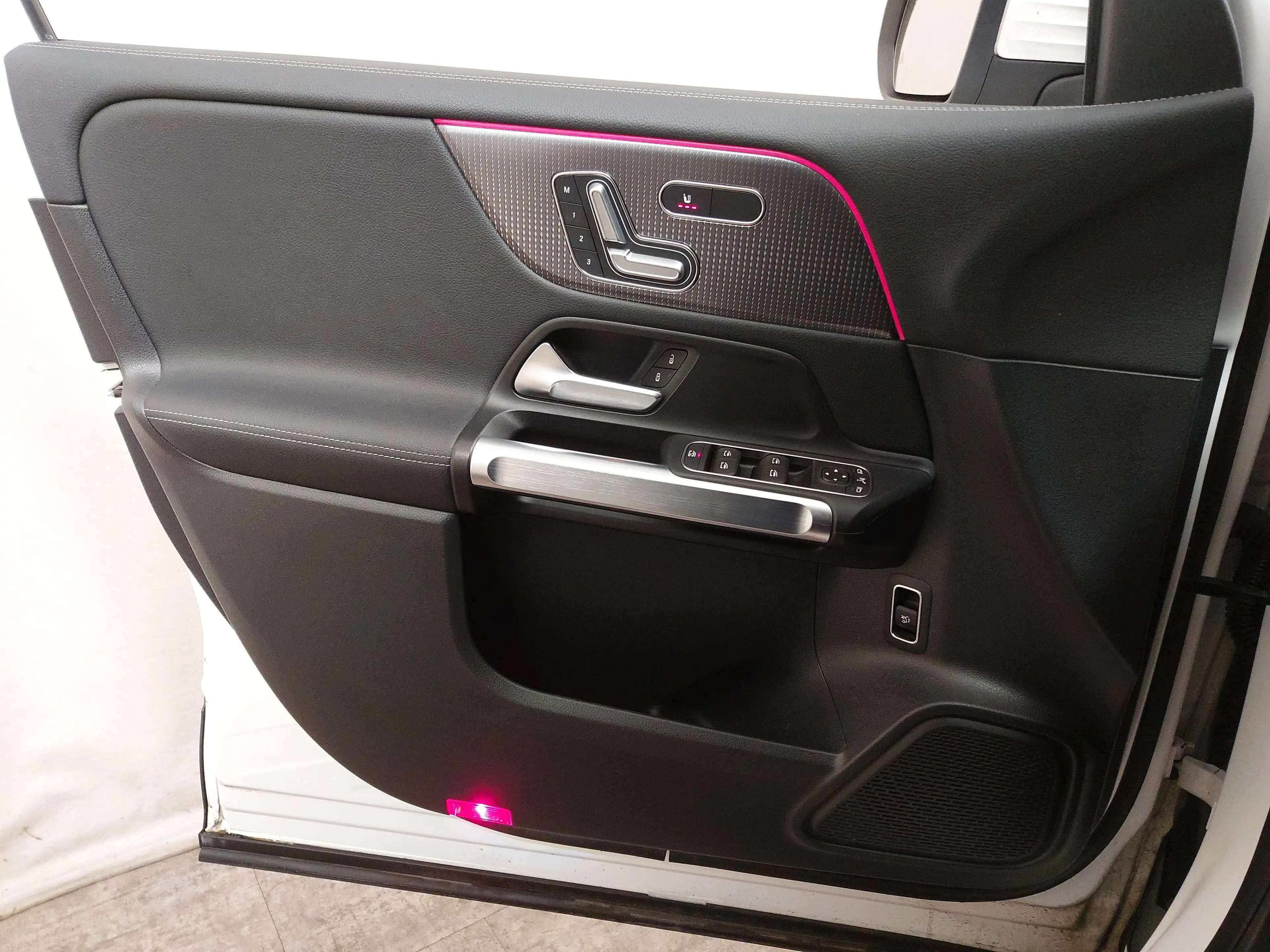 Mercedes-Benz EQB 300 Progressive 7-Sitze T-Leder Navi LED — photo 5
