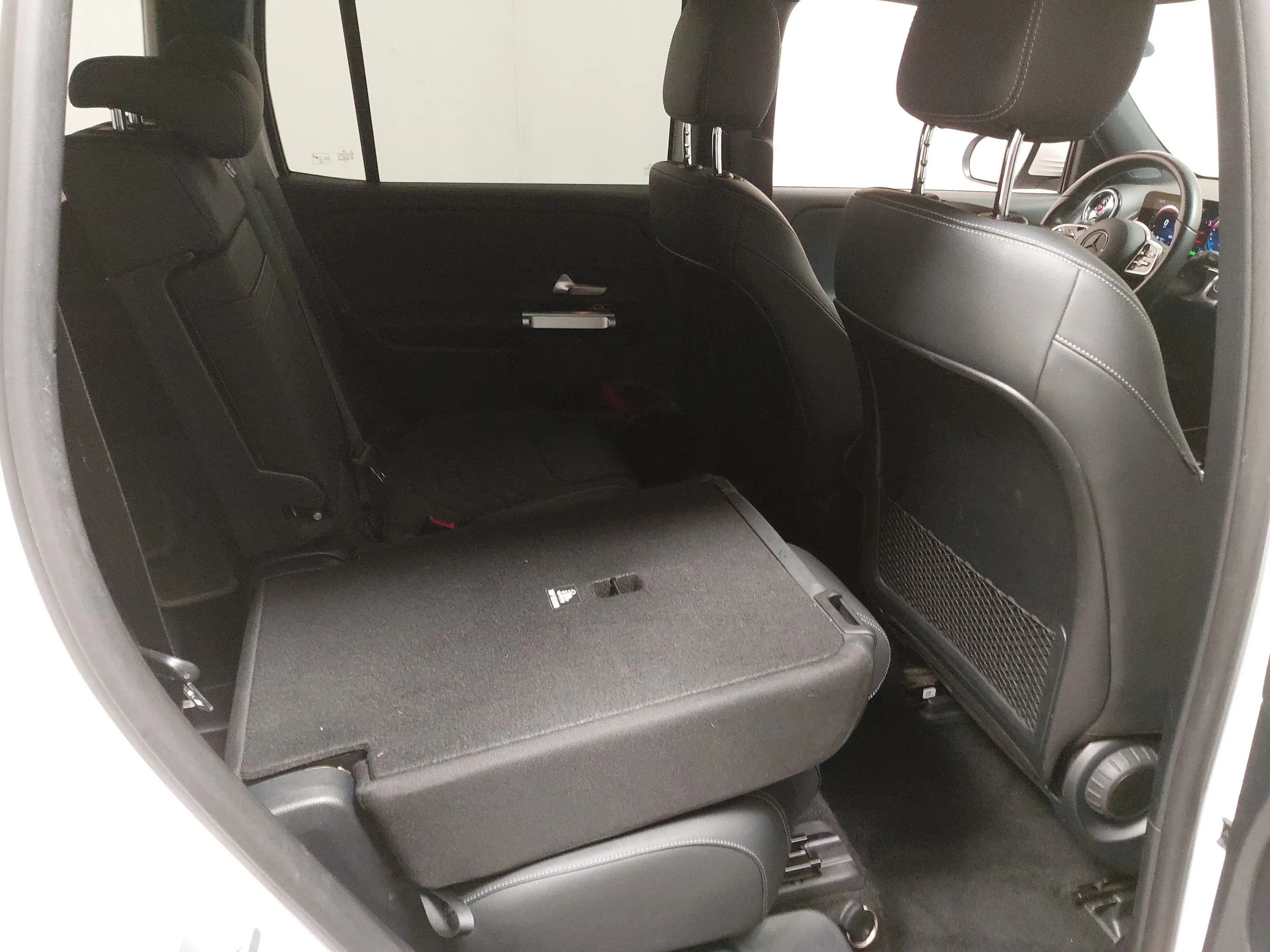Mercedes-Benz EQB 300 Progressive 7-Sitze T-Leder Navi LED — photo 11