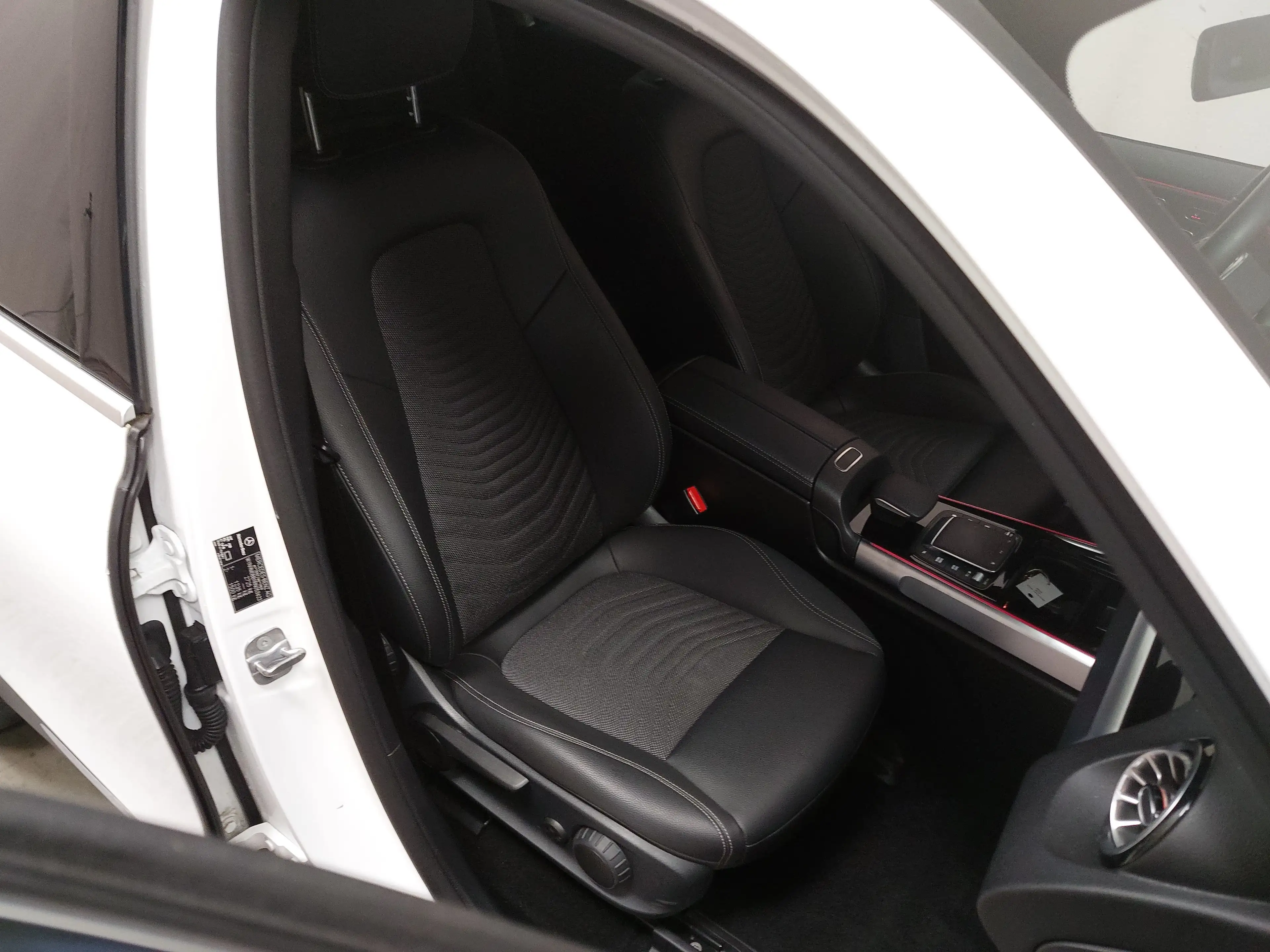 Mercedes-Benz EQB 300 Progressive 7-Sitze T-Leder Navi LED — photo 10
