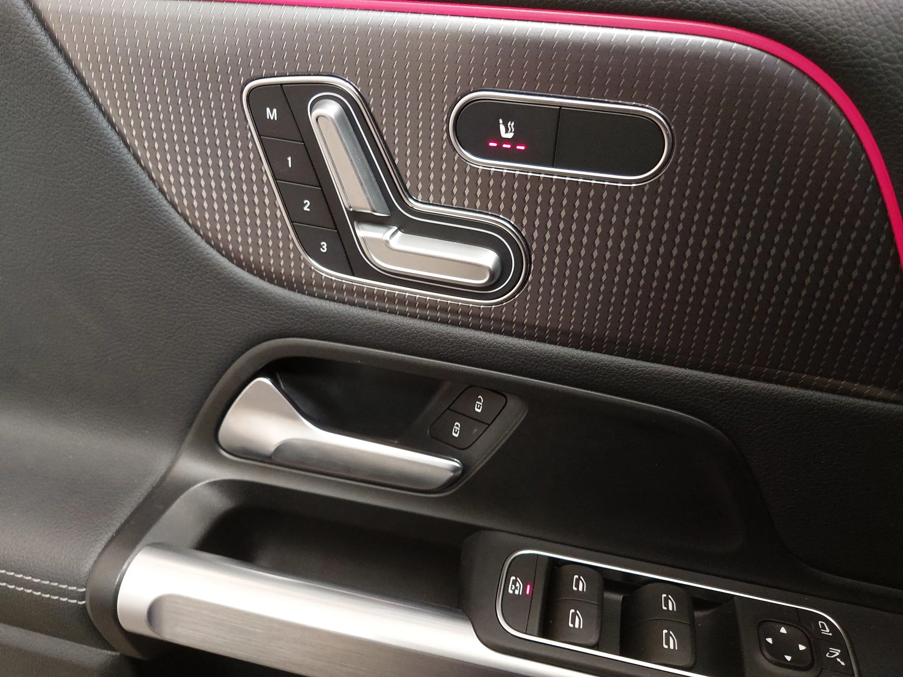Mercedes-Benz EQB 300 Progressive 7-Sitze T-Leder Navi LED — photo 15