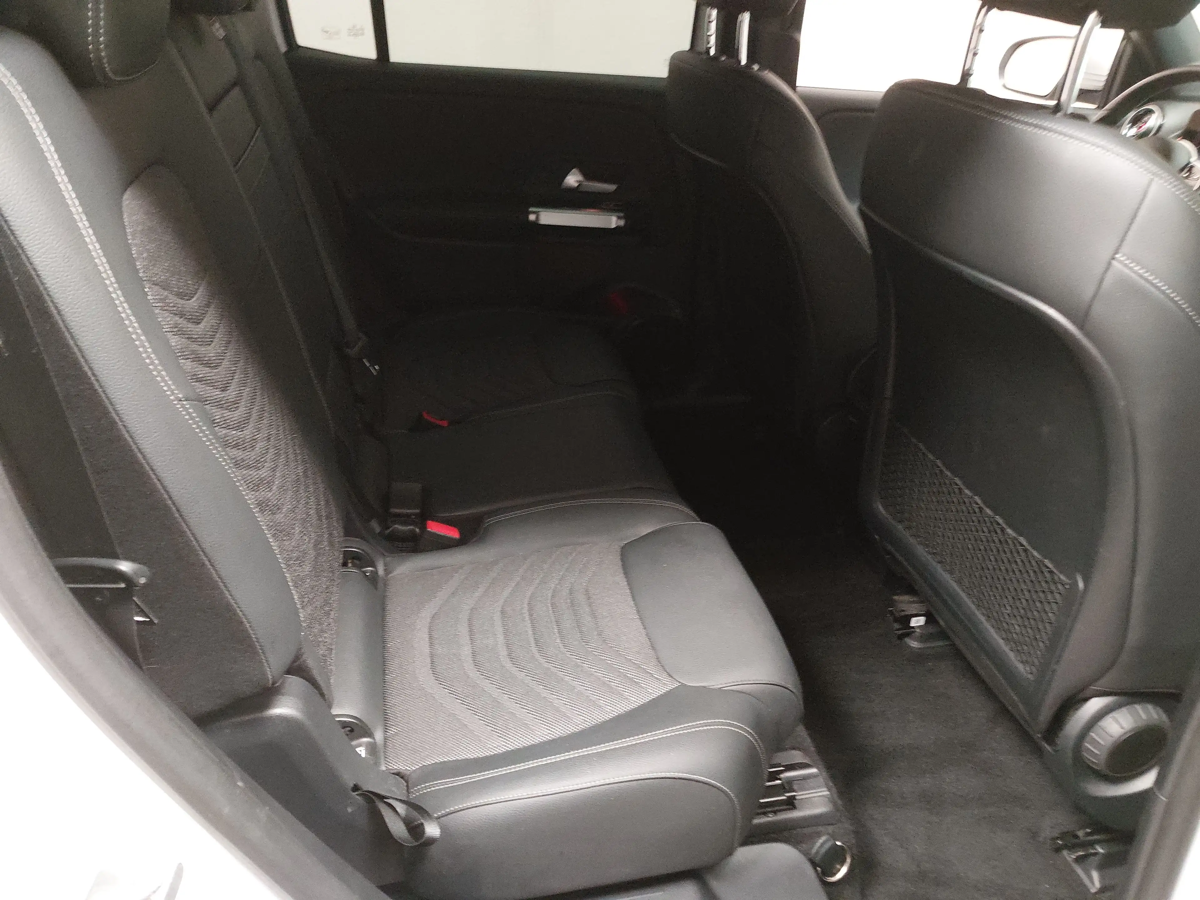 Mercedes-Benz EQB 300 Progressive 7-Sitze T-Leder Navi LED — photo 12