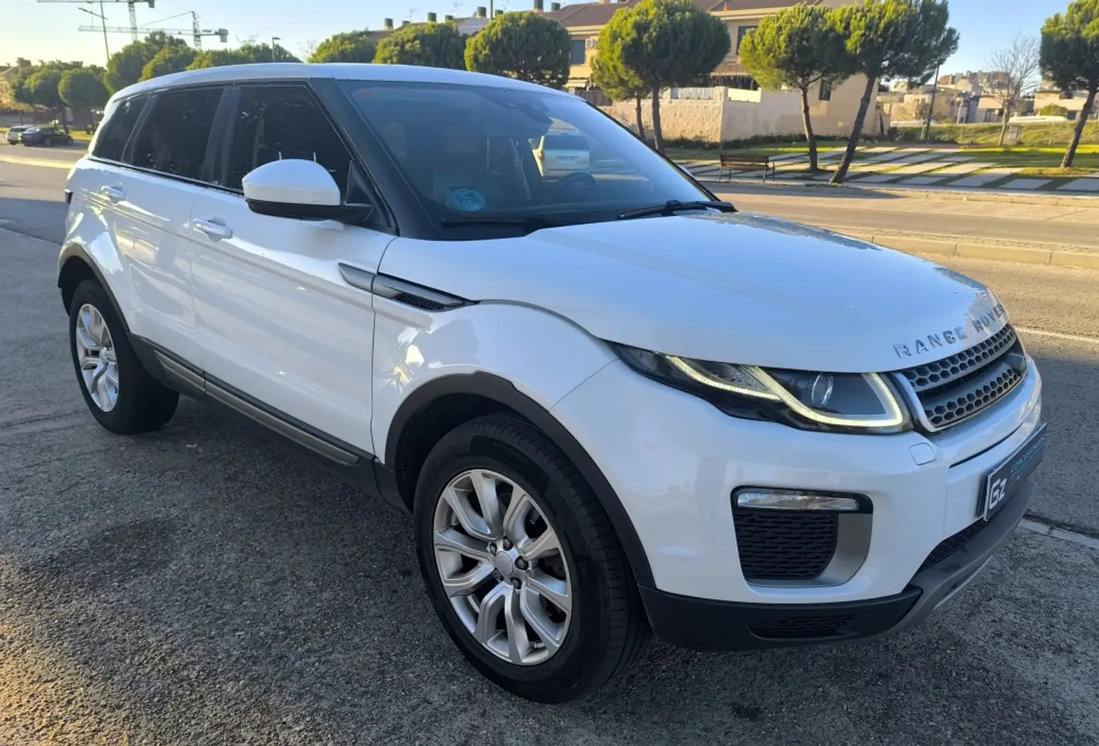 Land Rover Range Rover Evoque 2.0TD4 SE 4WD 150 Blanc - 1