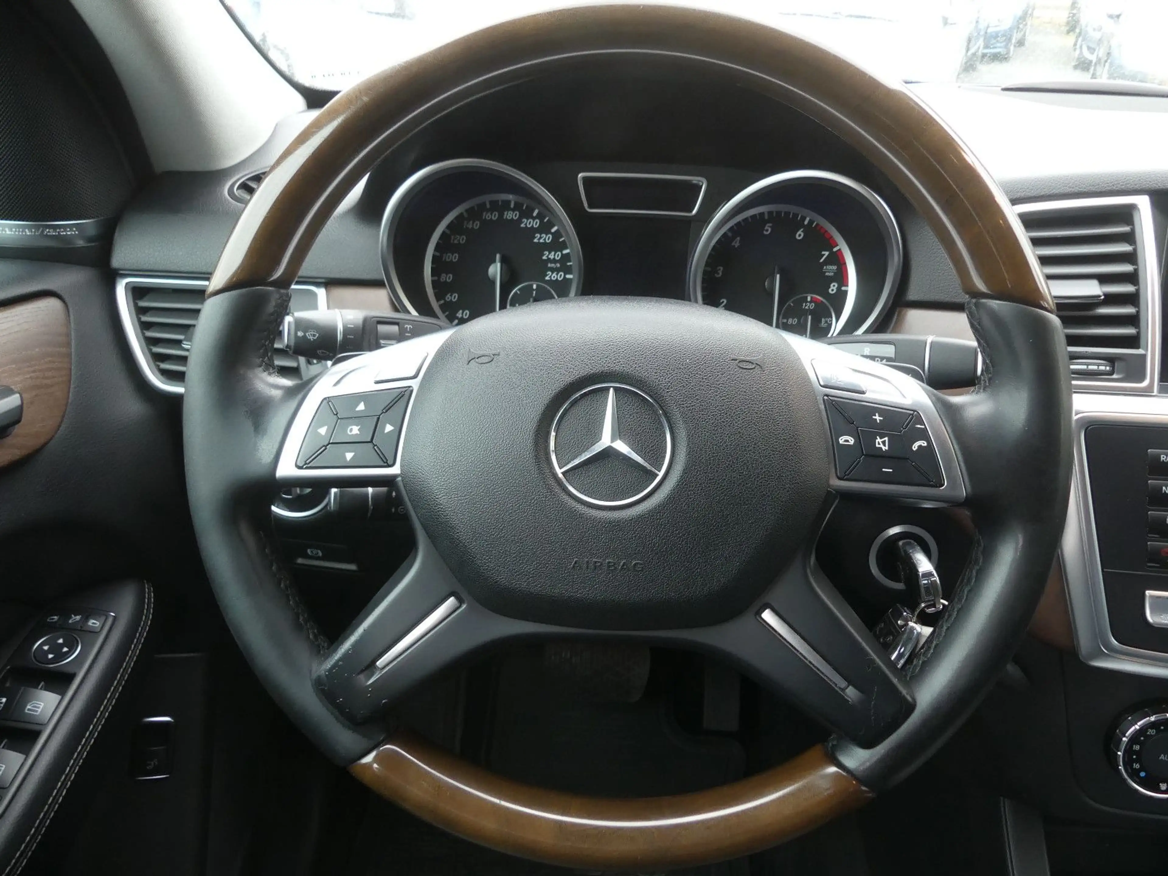 Mercedes-Benz ML 350 BlueEfficiency*Navi*Leder*Nr.24B — photo 14