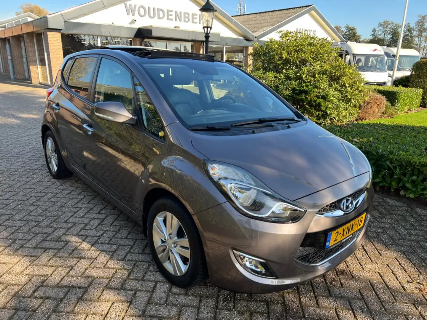 Hyundai iX20 1.6i i-Catcher Panodak, Navi, Cam, Automaat, Leder Marrón - 1
