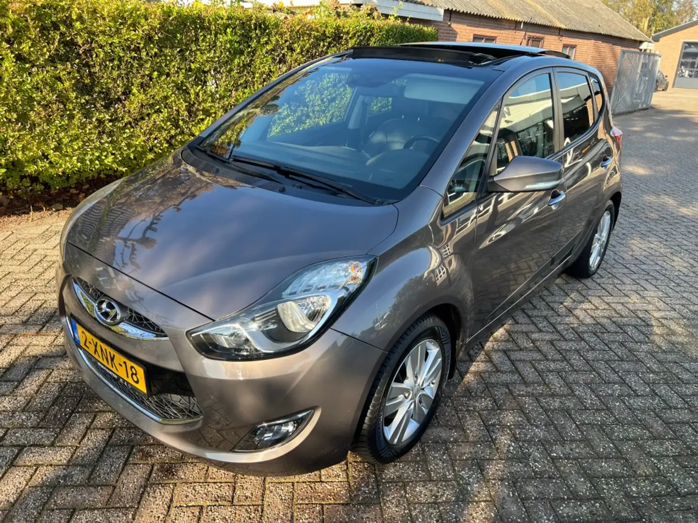Hyundai iX20 1.6i i-Catcher Panodak, Navi, Cam, Automaat, Leder Marrón - 2