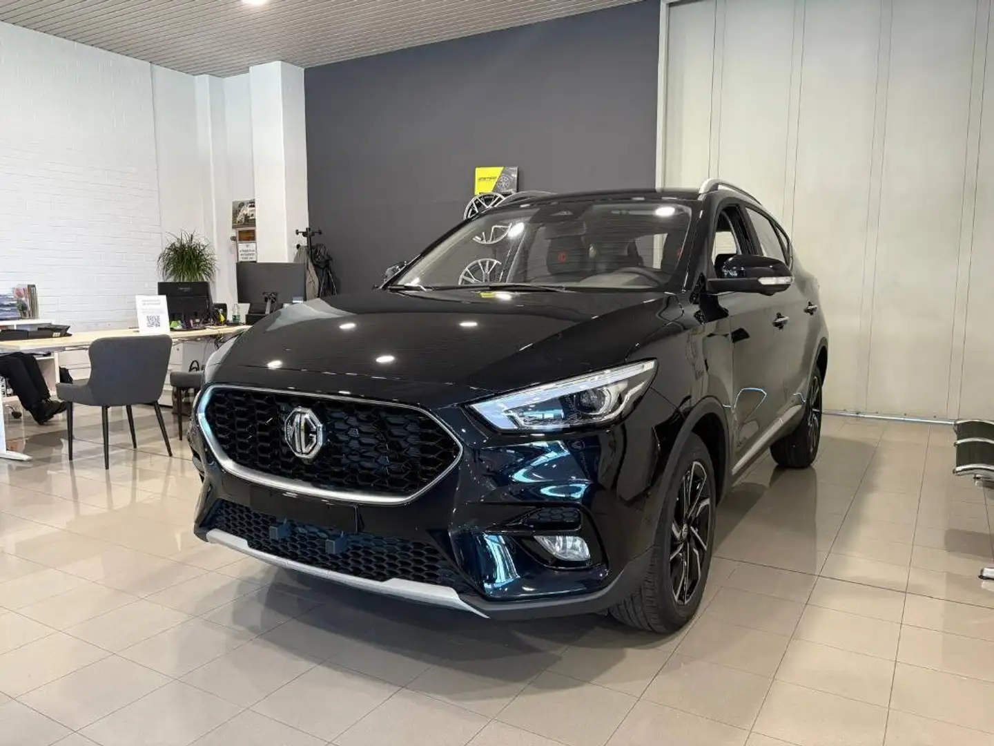 MG ZS 1.5 Luxury Noir - 1