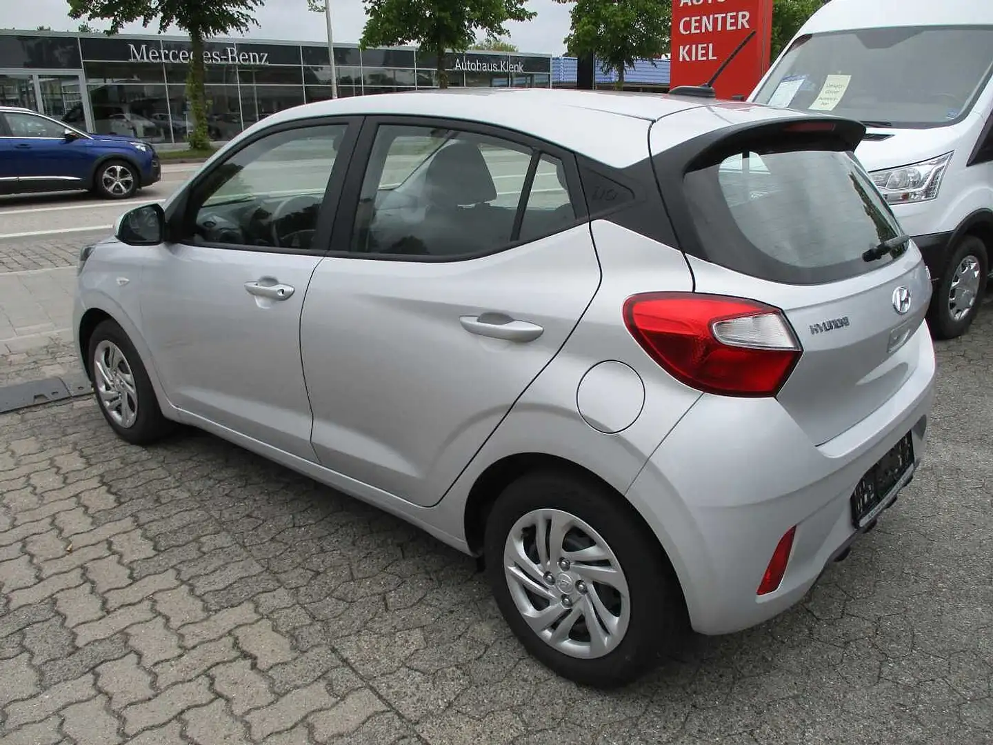 Hyundai i10 , Klimatronic, Sitz & Lenkradheizung Silber - 2