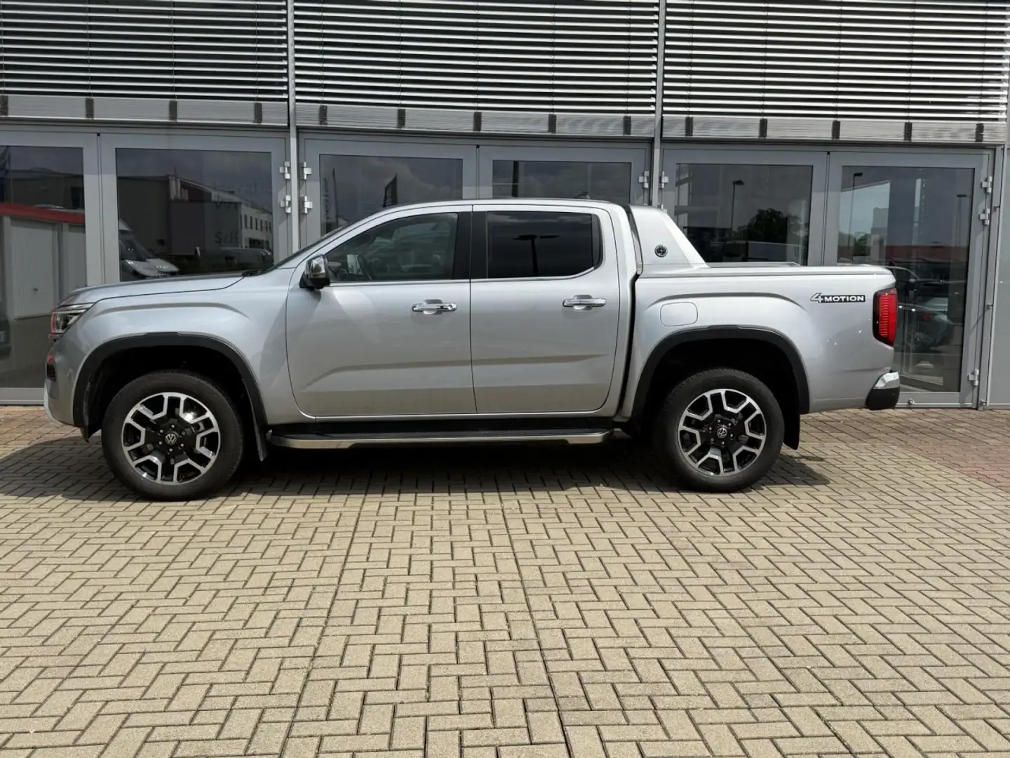 Volkswagen Amarok Aventura 3.0 TDI 4MOT STHZ+MATRIX+SIDE Klima Silber - 2