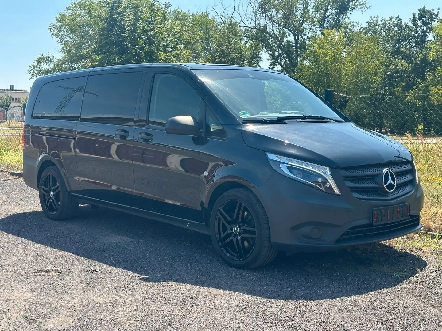 Mercedes-Benz Vito Tourer 119 CDI 4x4 extralang LED NAVI DAB Standhzg Noir - 2