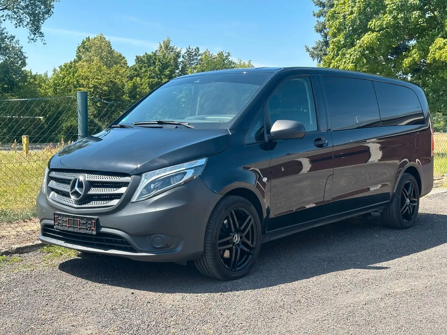 Mercedes-Benz Vito Tourer 119 CDI 4x4 extralang LED NAVI DAB Standhzg Noir - 1