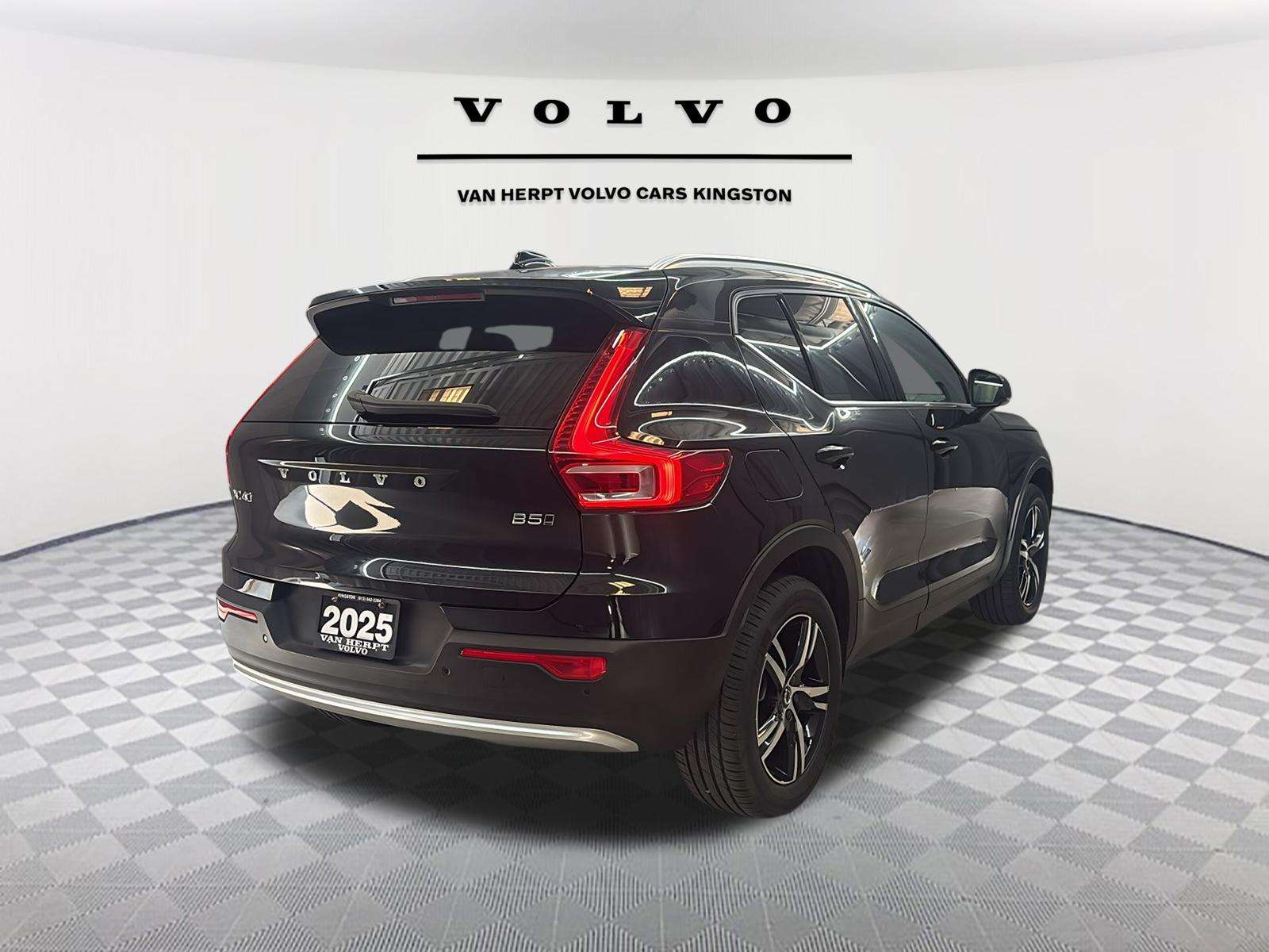 2025 Volvo XC40