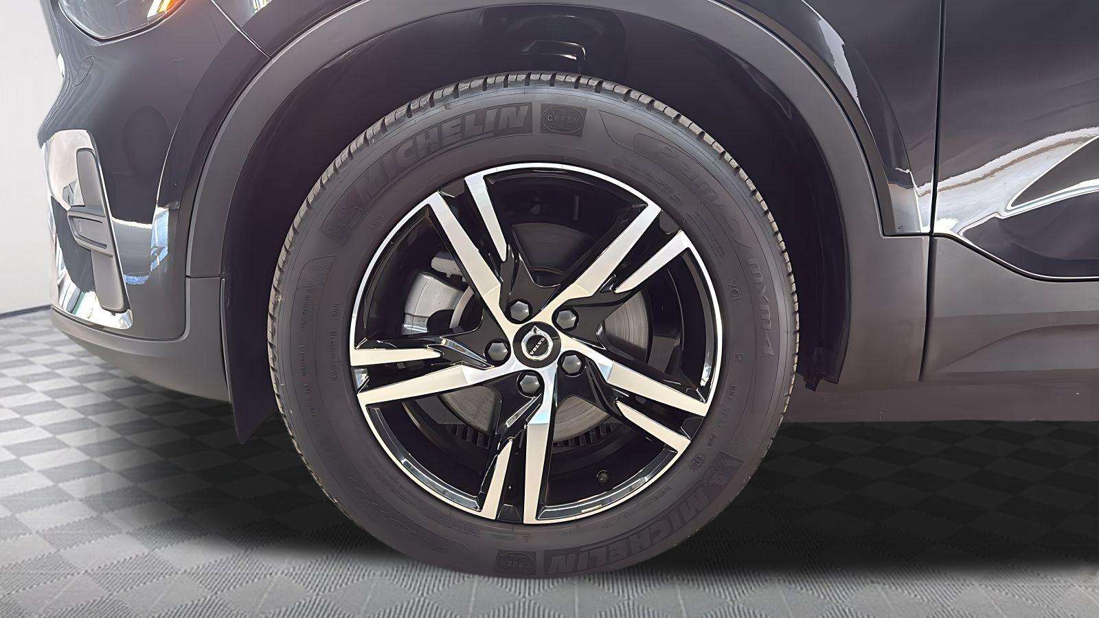 2025 Volvo XC40