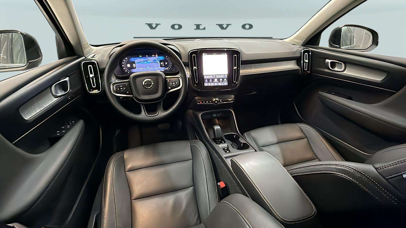 2025 Volvo XC40