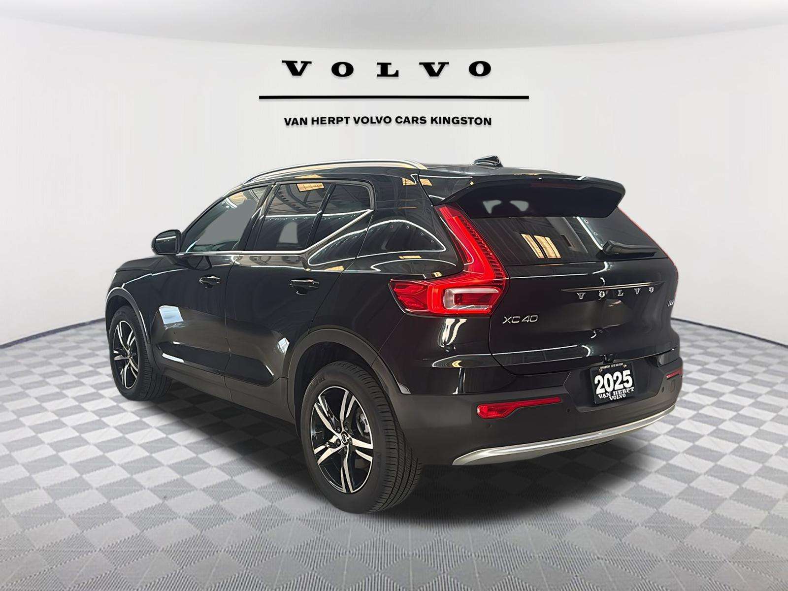 2025 Volvo XC40