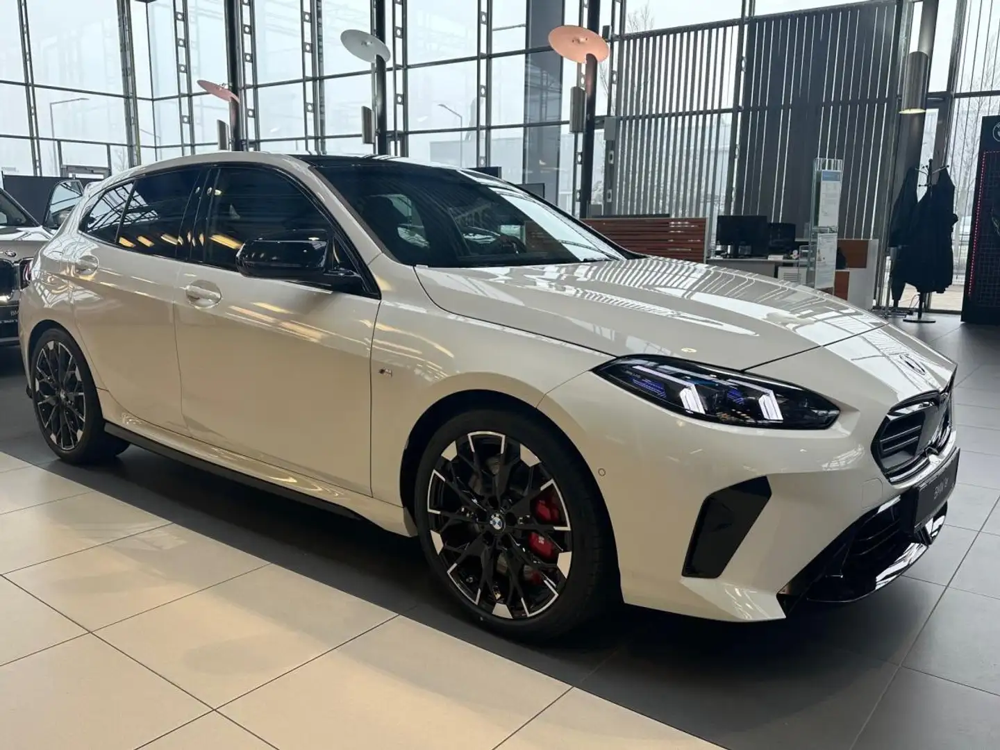 BMW M1 xDrive als Tageszulassung ab LAGER !!! Weiß - 1