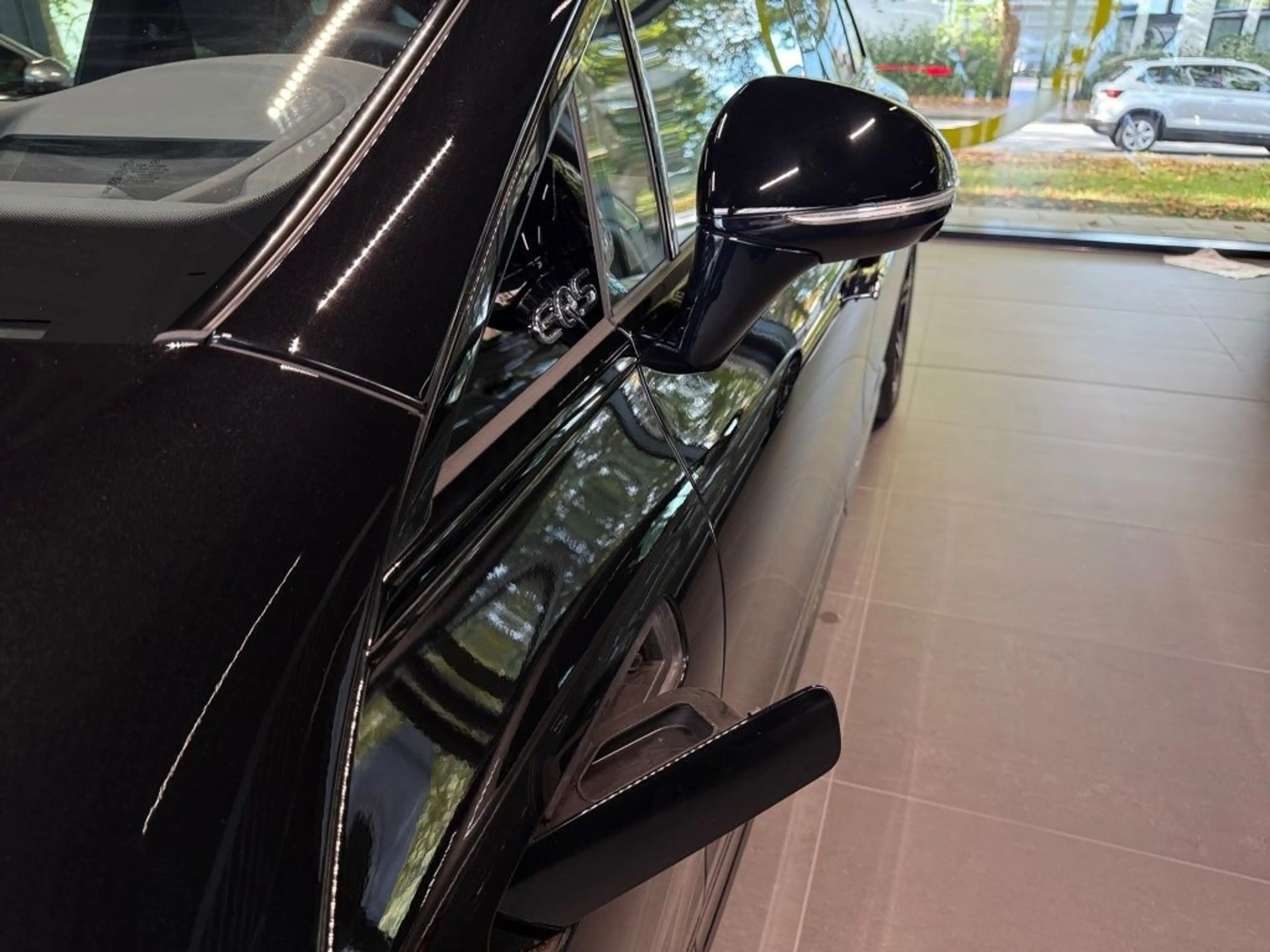 Mercedes-Benz EQS 450 4M AMG+DRIVE-P+FOND-ENT+AIRMATIC+HAL+AHK — photo 4