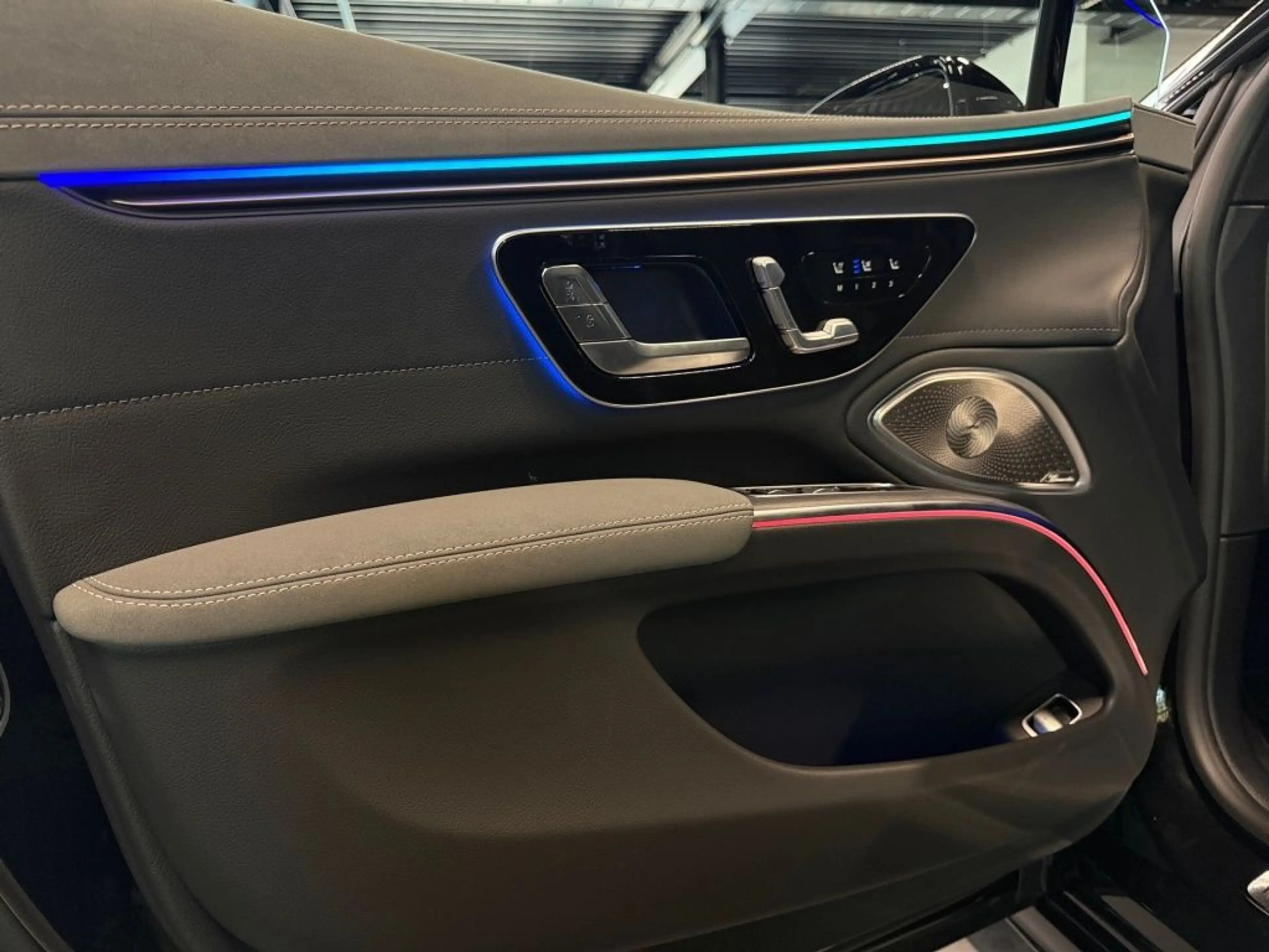 Mercedes-Benz EQS 450 4M AMG+DRIVE-P+FOND-ENT+AIRMATIC+HAL+AHK — photo 5