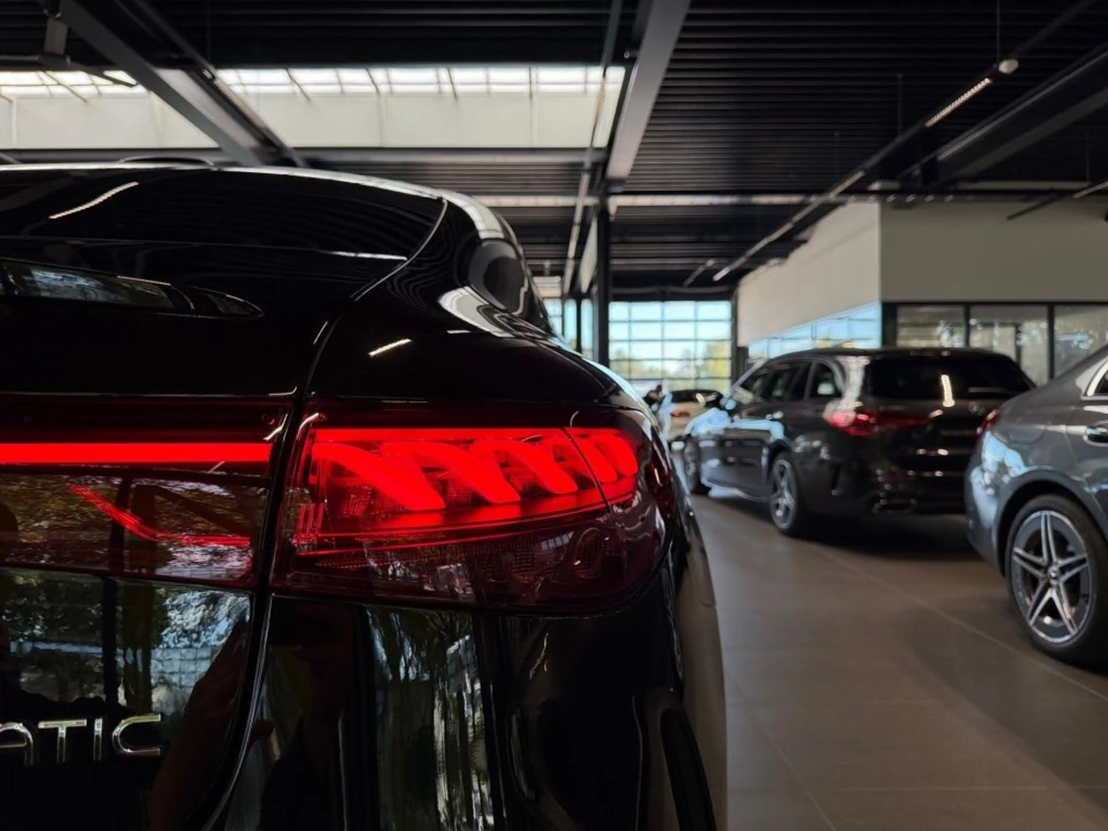 Mercedes-Benz EQS 450 4M AMG+DRIVE-P+FOND-ENT+AIRMATIC+HAL+AHK — photo 10