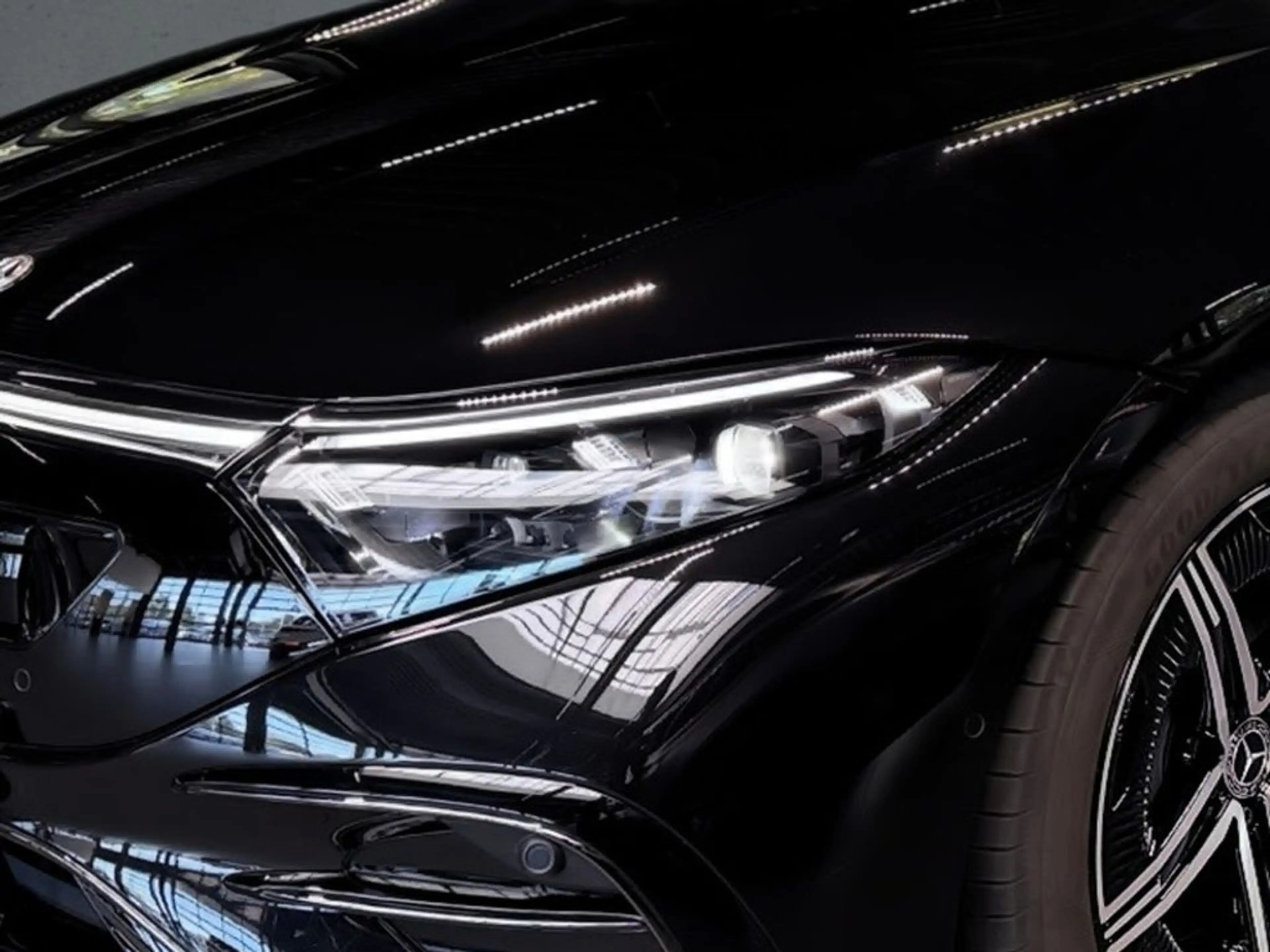 Mercedes-Benz EQS 450 4M AMG+DRIVE-P+FOND-ENT+AIRMATIC+HAL+AHK — photo 2