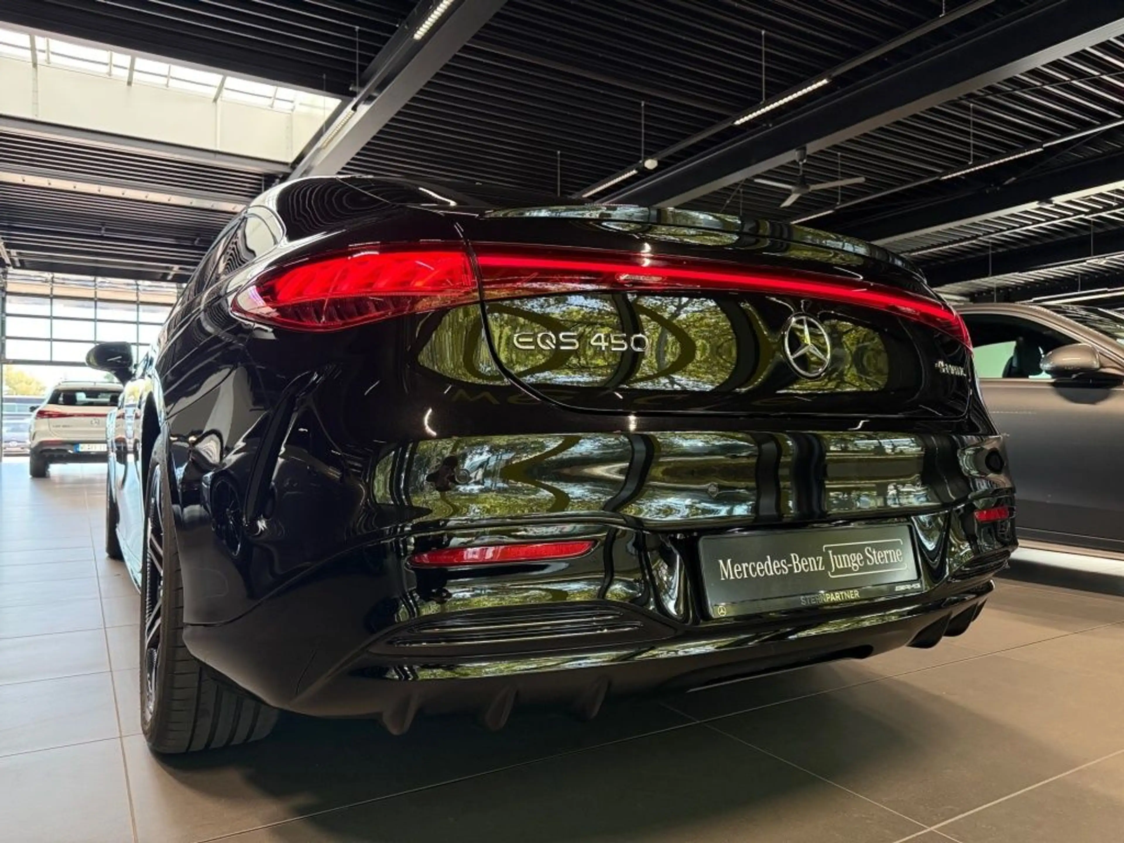 Mercedes-Benz EQS 450 4M AMG+DRIVE-P+FOND-ENT+AIRMATIC+HAL+AHK — photo 11