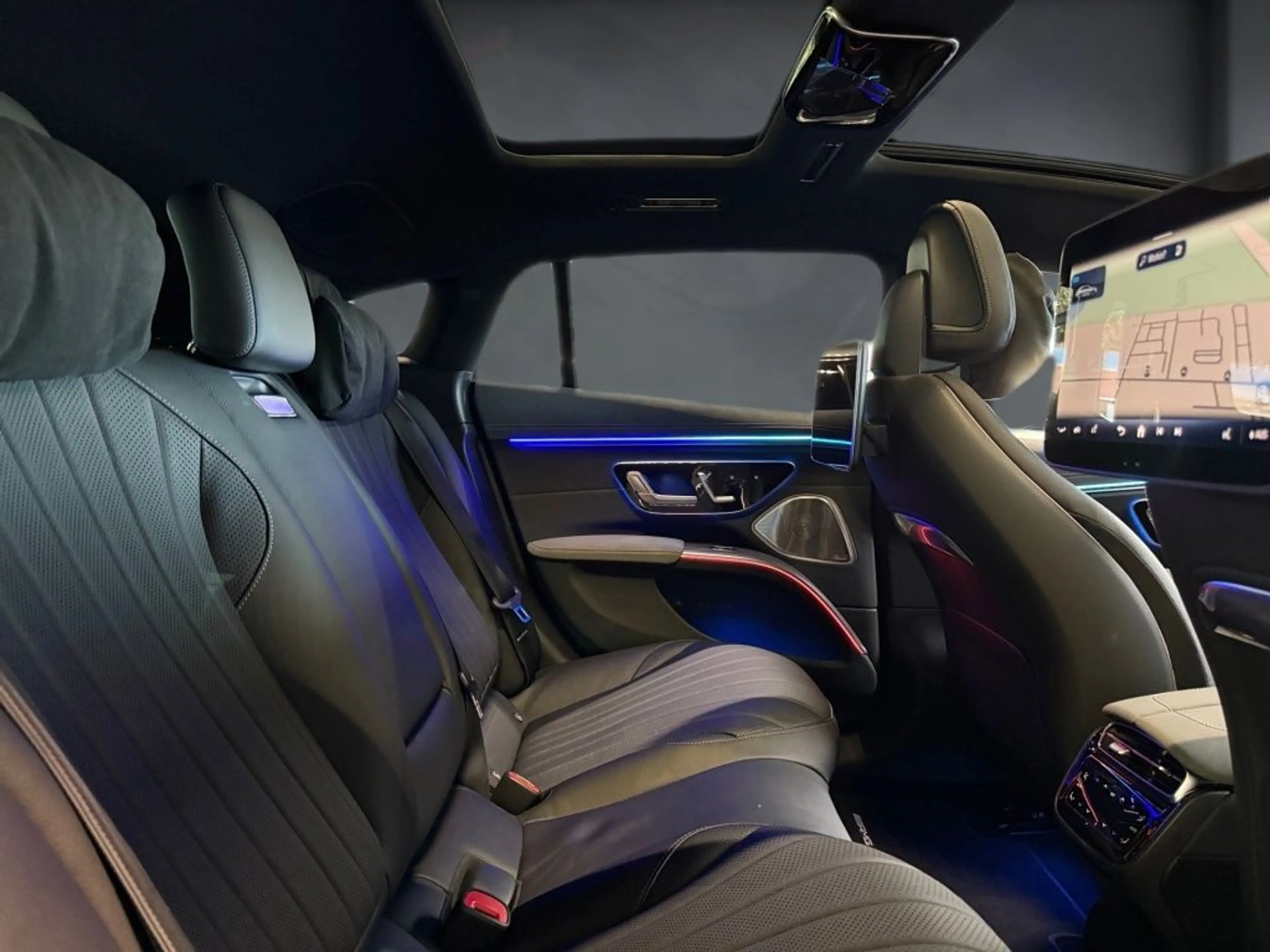 Mercedes-Benz EQS 450 4M AMG+DRIVE-P+FOND-ENT+AIRMATIC+HAL+AHK — photo 13