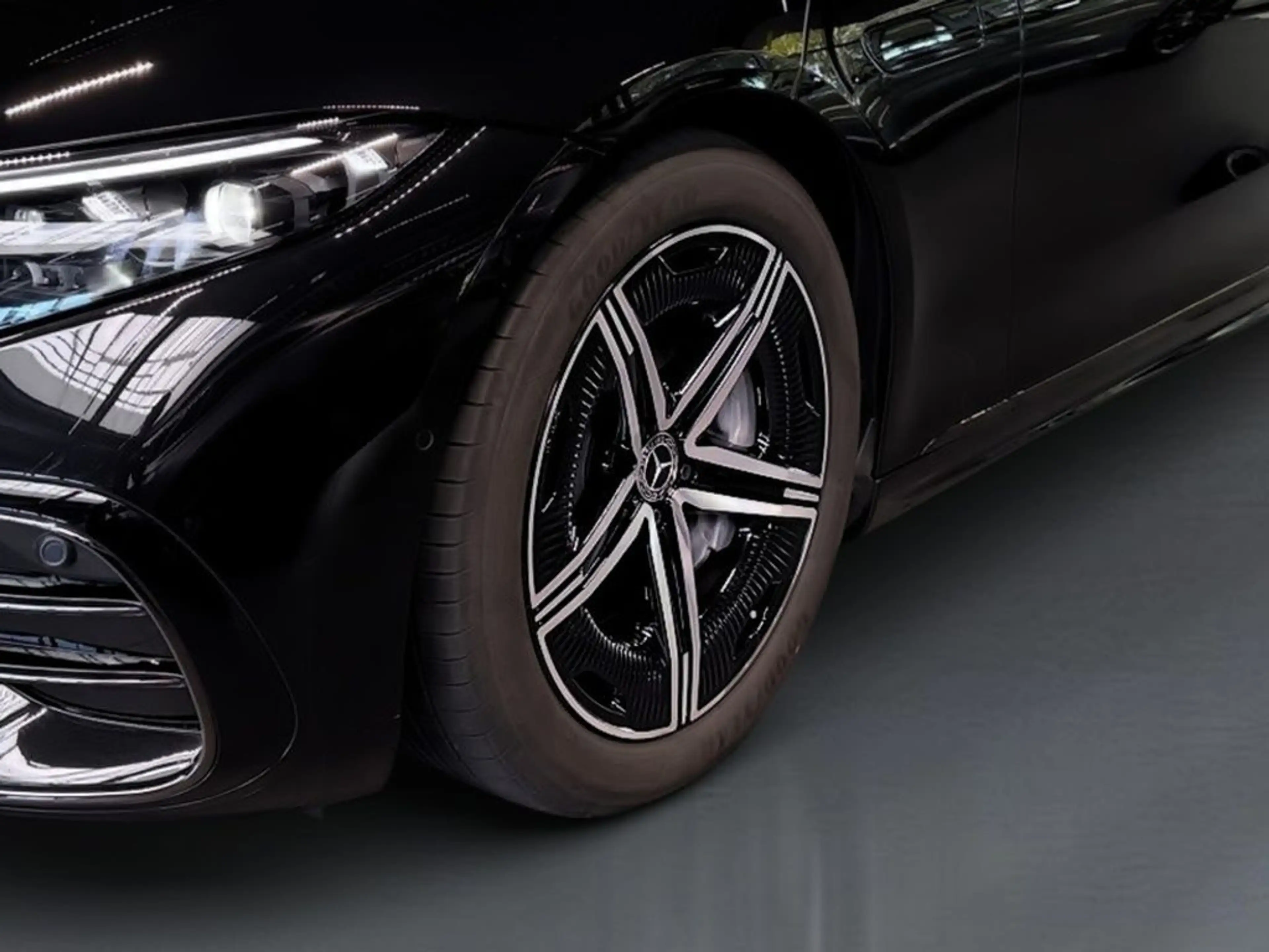 Mercedes-Benz EQS 450 4M AMG+DRIVE-P+FOND-ENT+AIRMATIC+HAL+AHK — photo 3