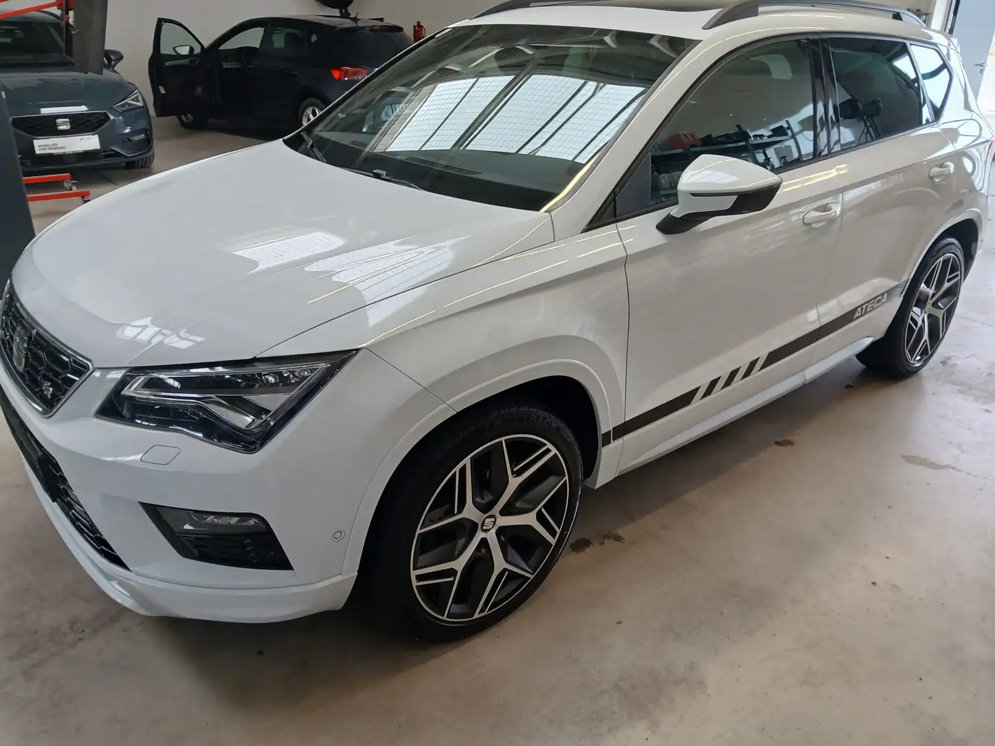 SEAT Ateca Ateca 2,0 FR 4WD TDI DSG FR Weiß - 2
