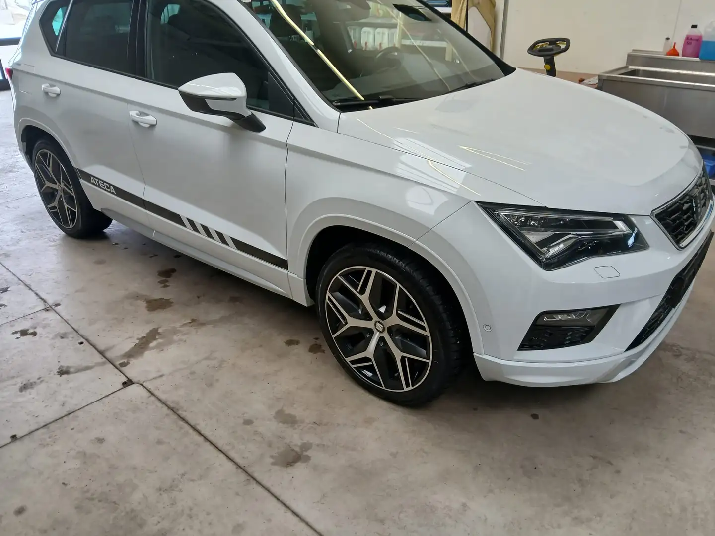 SEAT Ateca Ateca 2,0 FR 4WD TDI DSG FR Weiß - 1