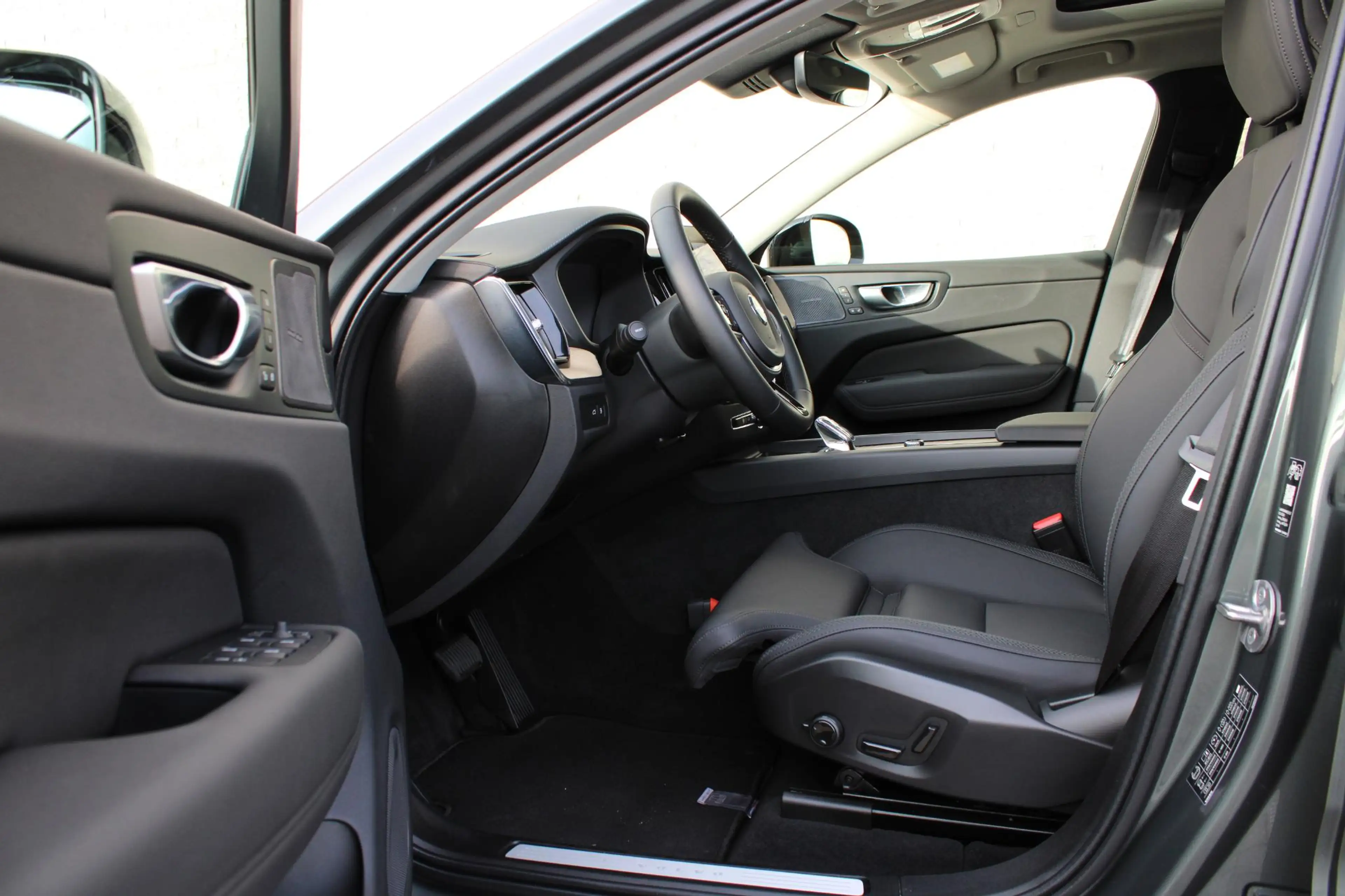 Volvo XC60 T6 Plug-in hybrid AWD Ultra Dark | Luchtvering | P — photo 10