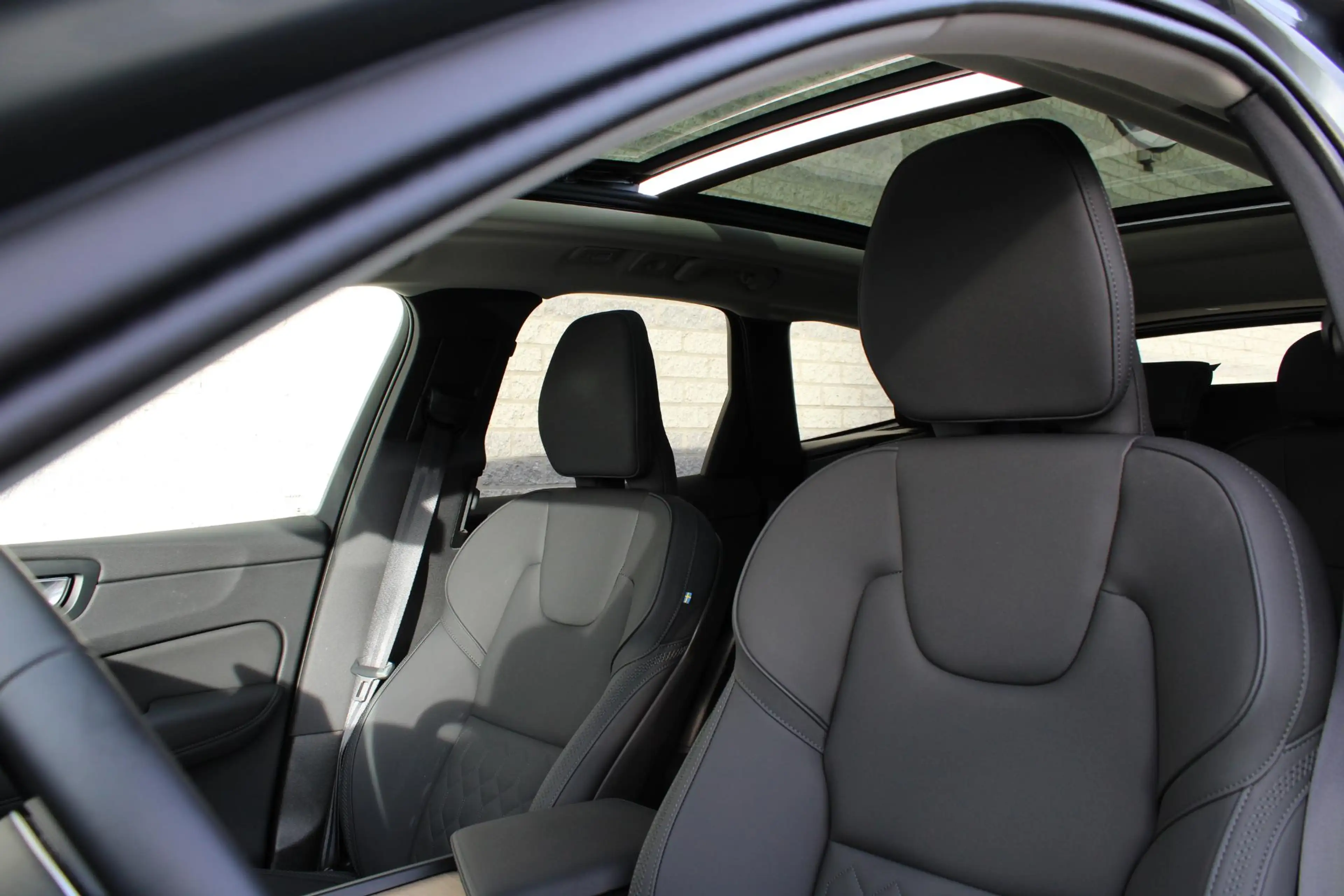 Volvo XC60 T6 Plug-in hybrid AWD Ultra Dark | Luchtvering | P — photo 9