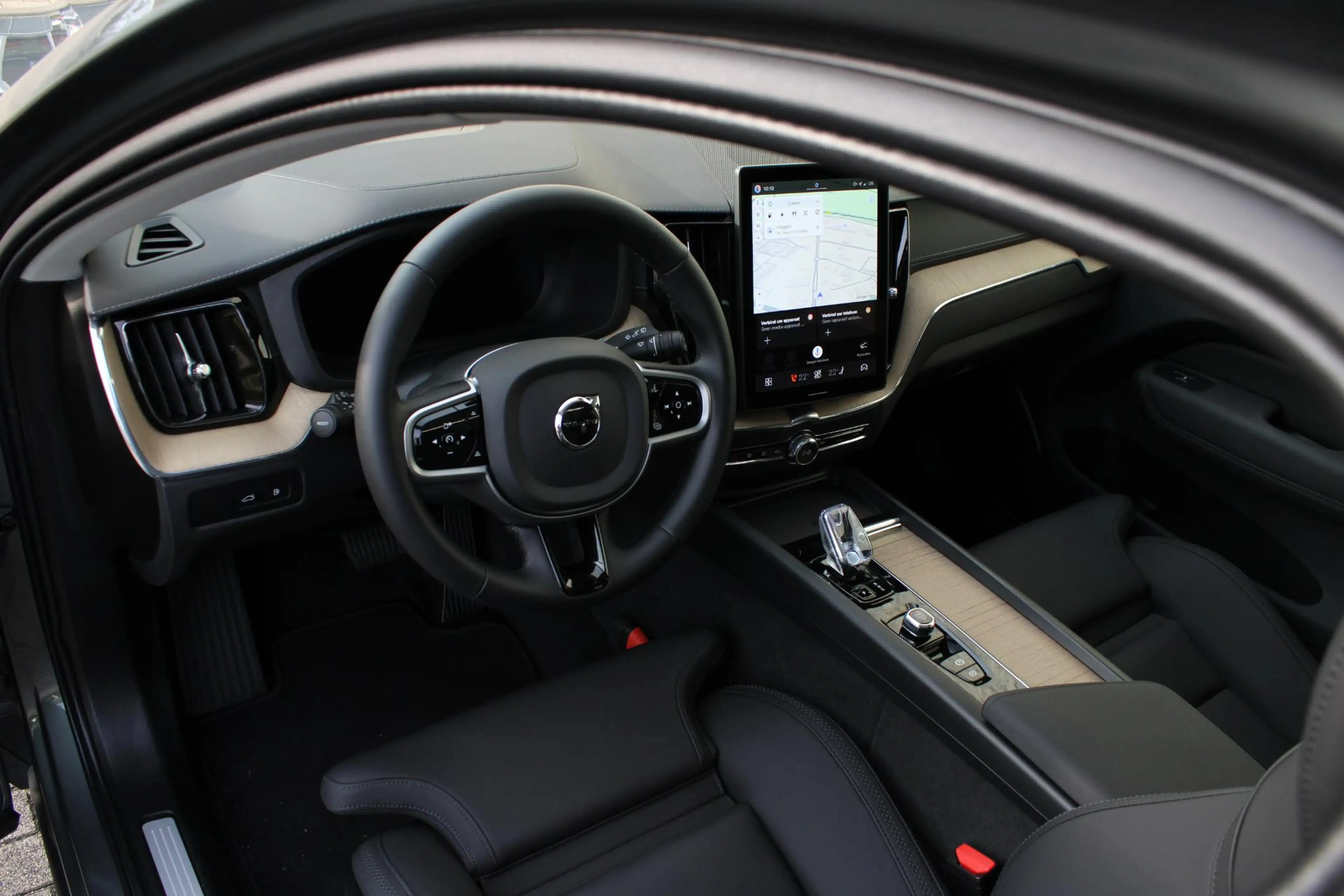 Volvo XC60 T6 Plug-in hybrid AWD Ultra Dark | Luchtvering | P — photo 11
