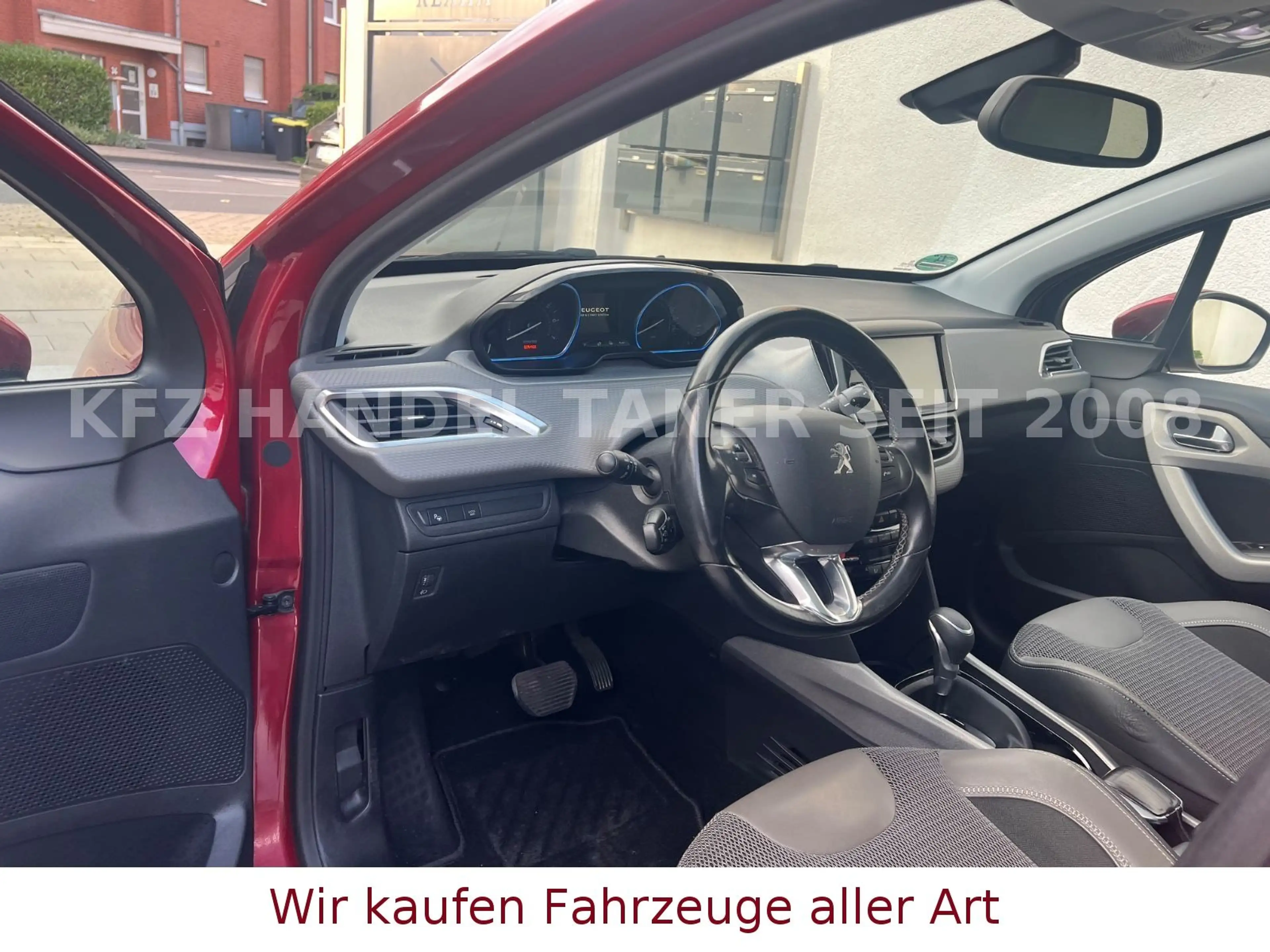 Peugeot 2008 Style PureTech 110 STOP & START — photo 12