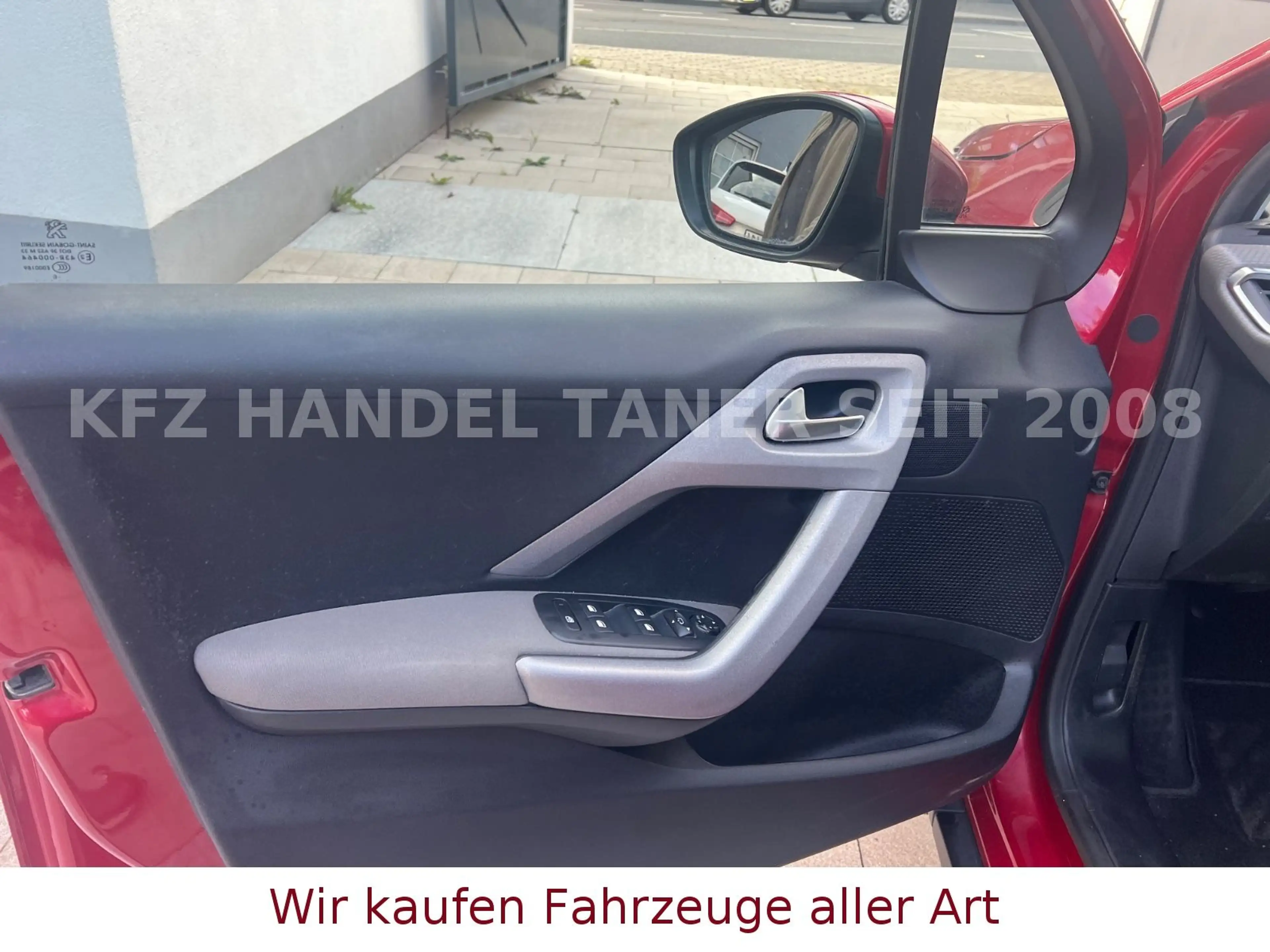 Peugeot 2008 Style PureTech 110 STOP & START — photo 13