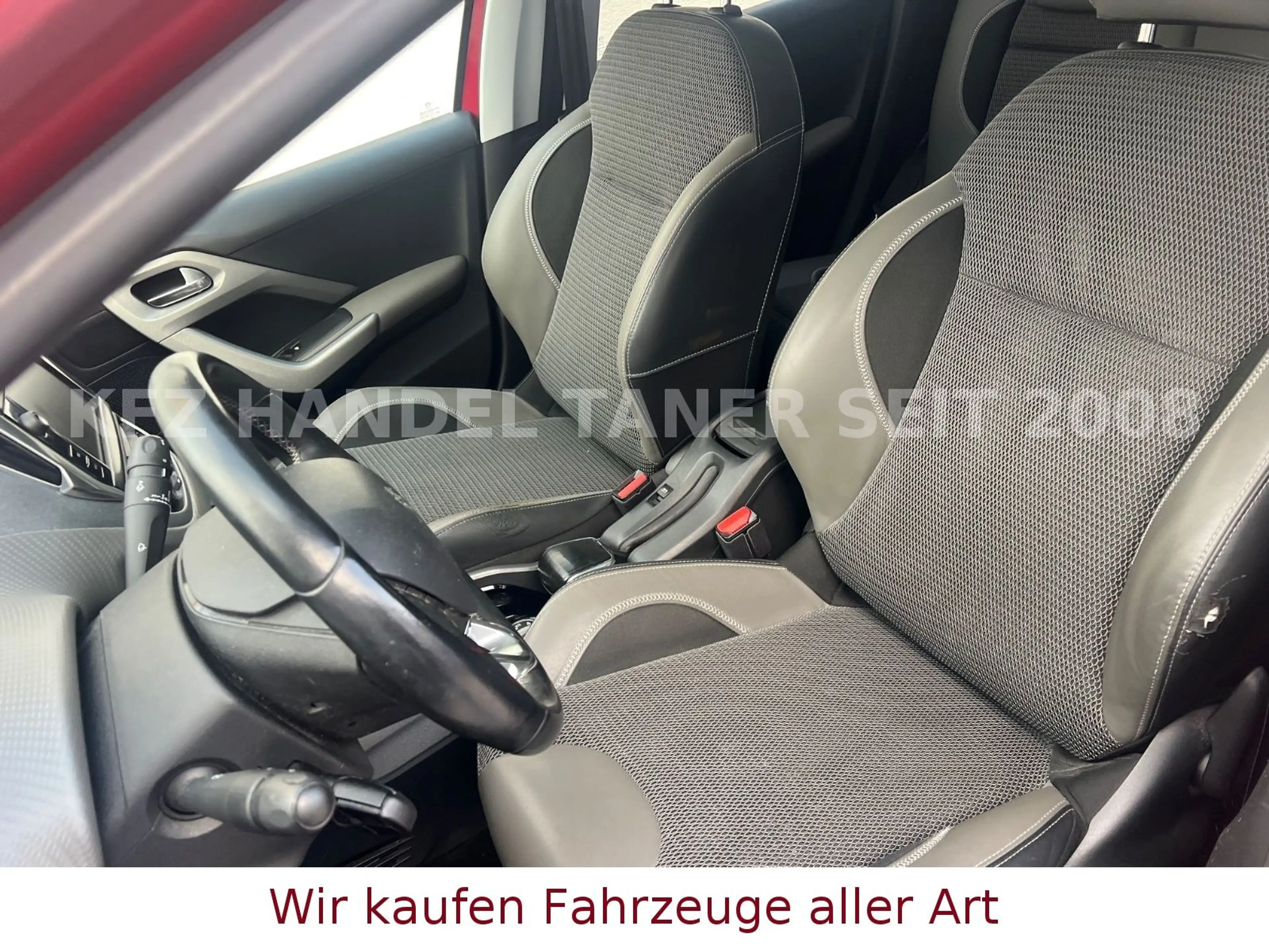 Peugeot 2008 Style PureTech 110 STOP & START — photo 11
