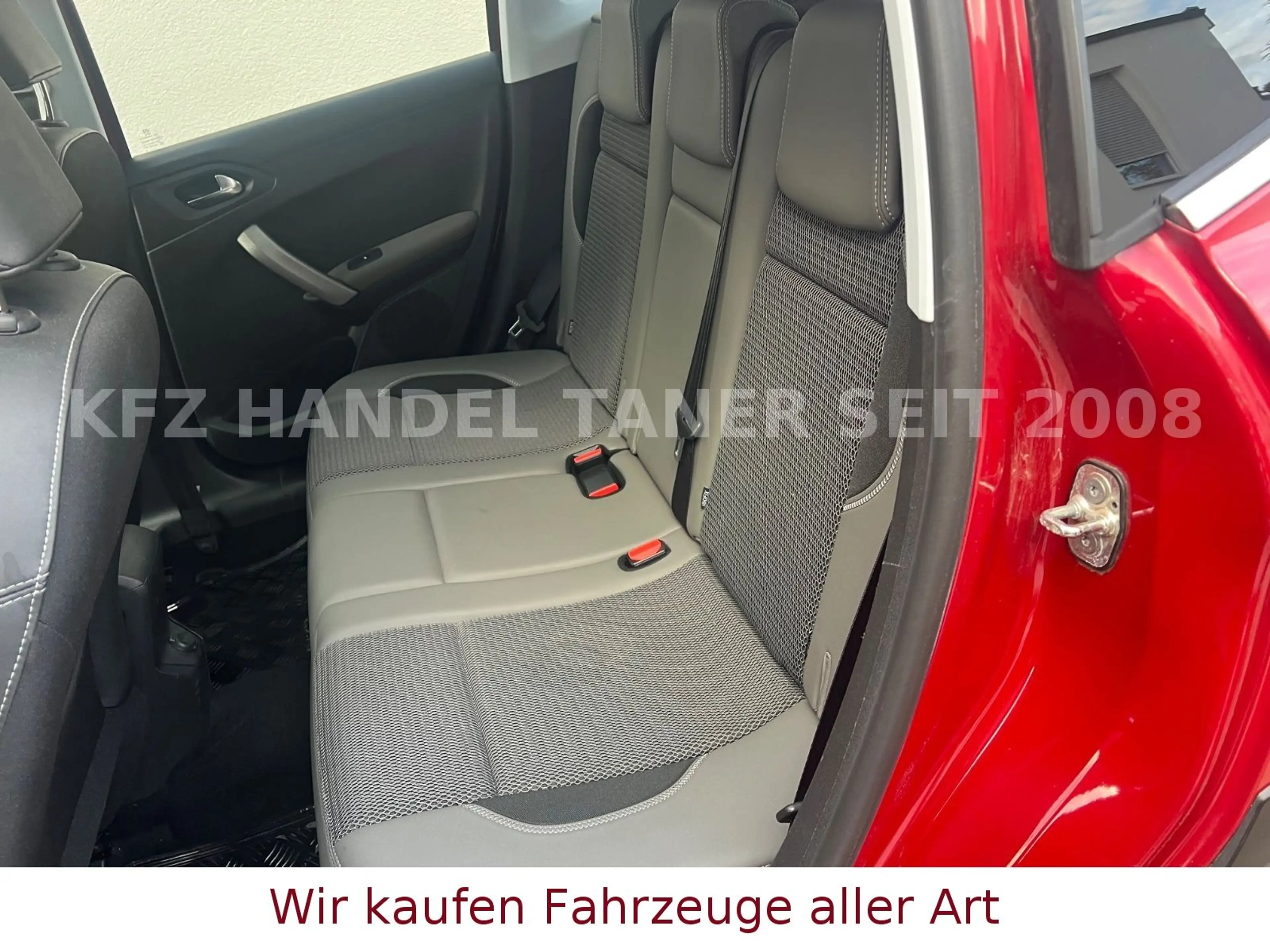 Peugeot 2008 Style PureTech 110 STOP & START — photo 14