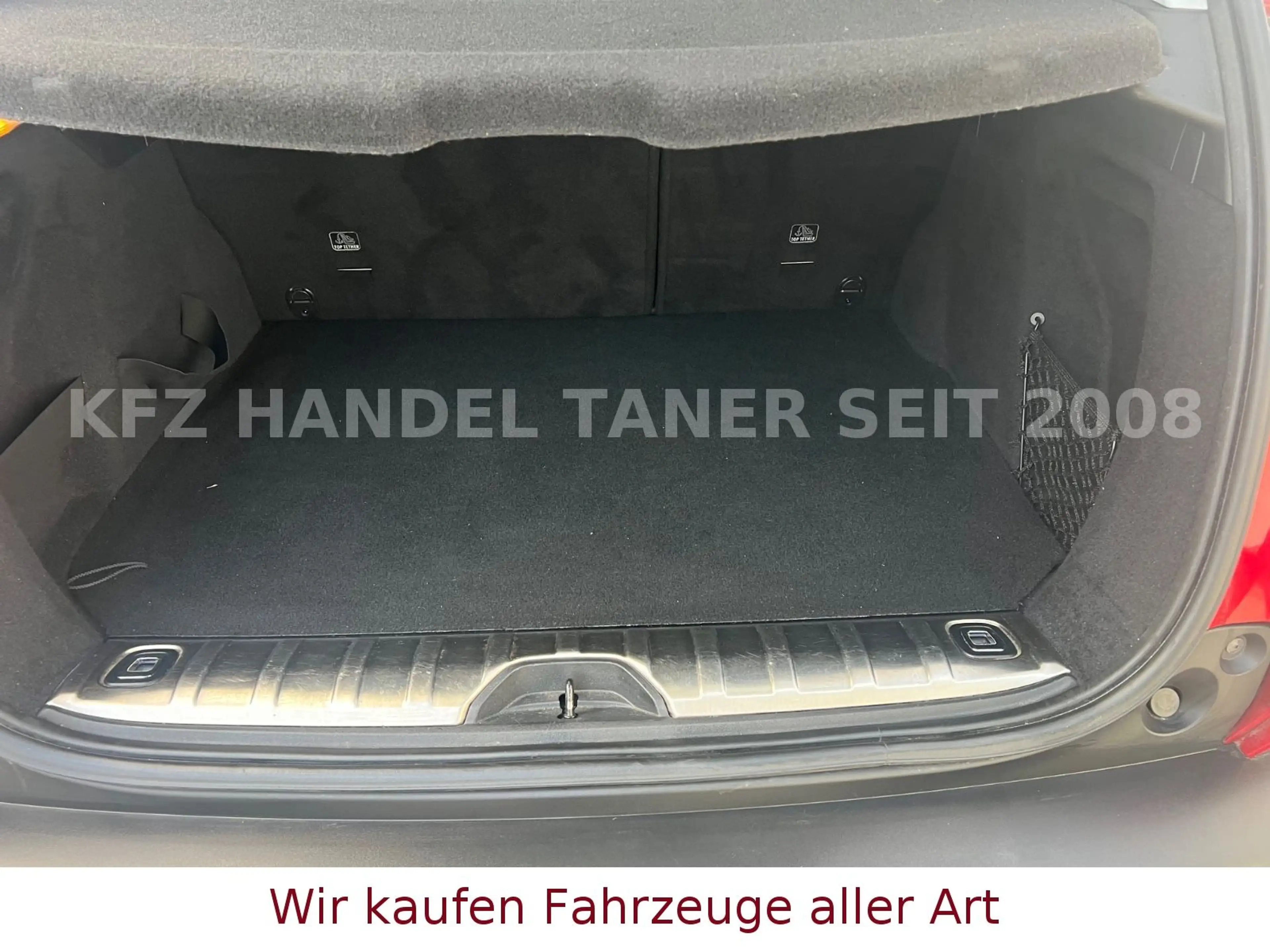 Peugeot 2008 Style PureTech 110 STOP & START — photo 15