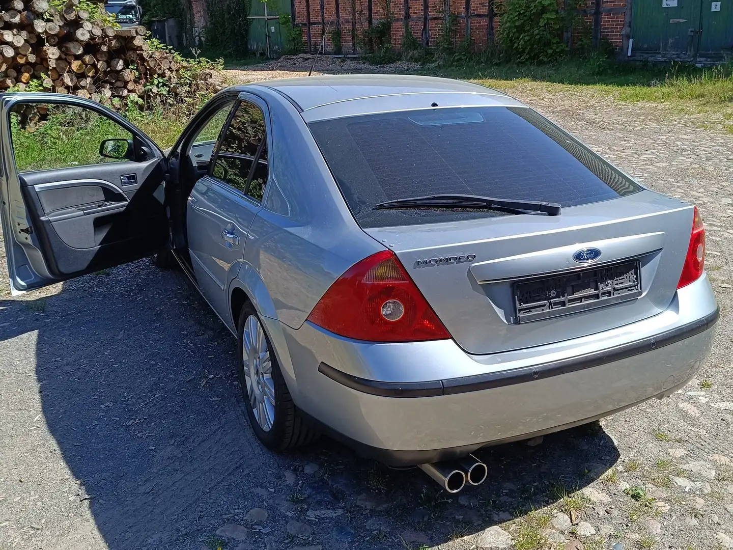 Ford Mondeo Mondeo 2.0 Ghia Grau - 2