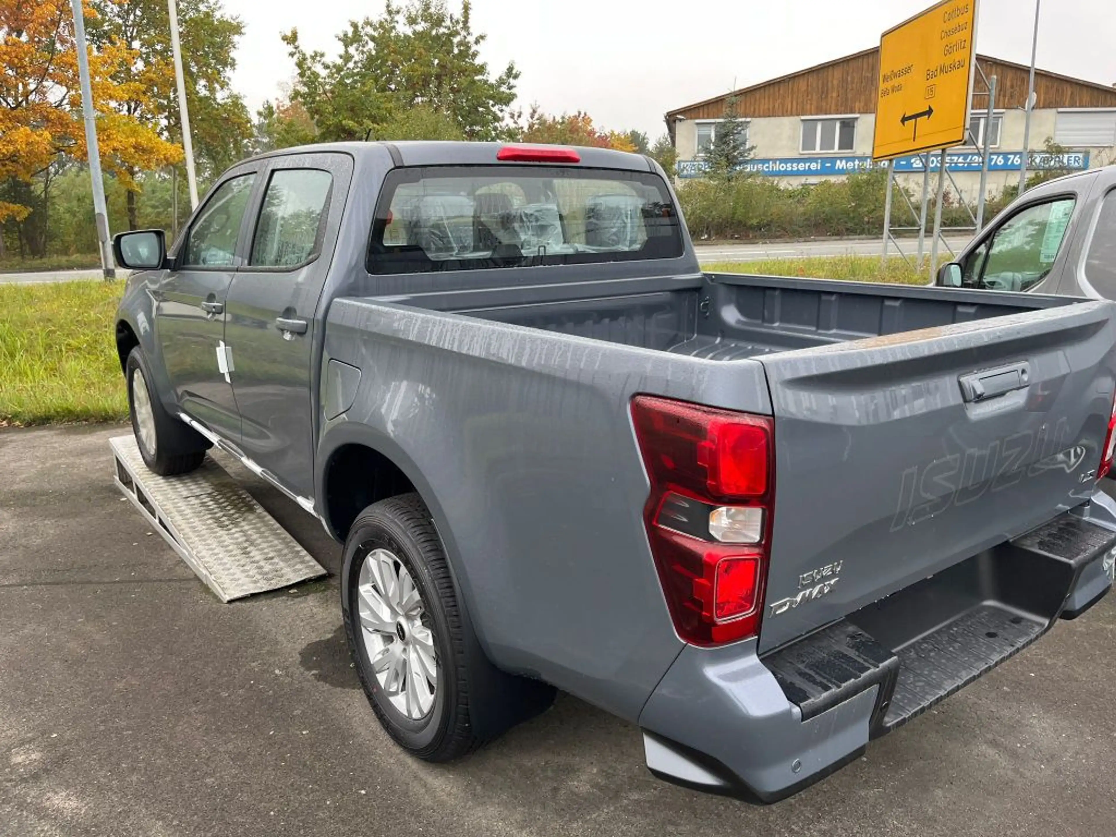 Isuzu D-Max Double Cab 4WD Autm. LSE — photo 3