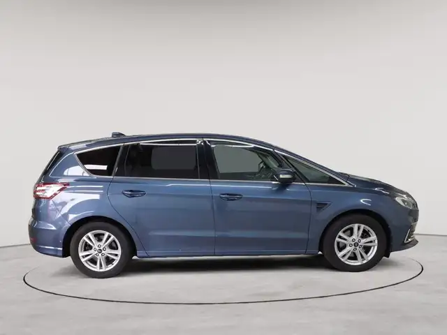 Ford S-Max view 3